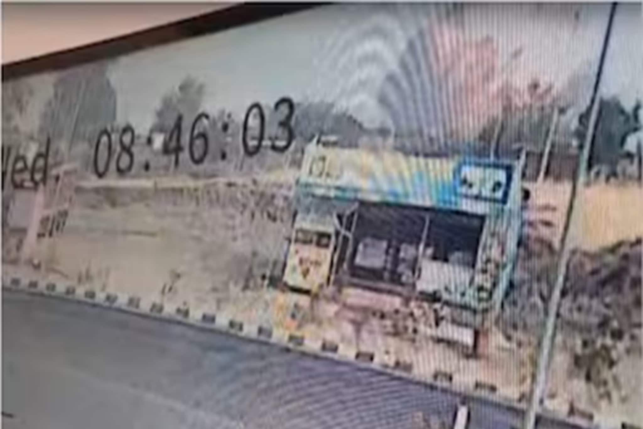 অবতরণ করতে গিয়েই আছড়ে পড়ল বিমান! তারপরই আগুন! বিমান দুর্ঘটনার শেষ মুহূর্তের ফুটেজ প্রকাশ্য