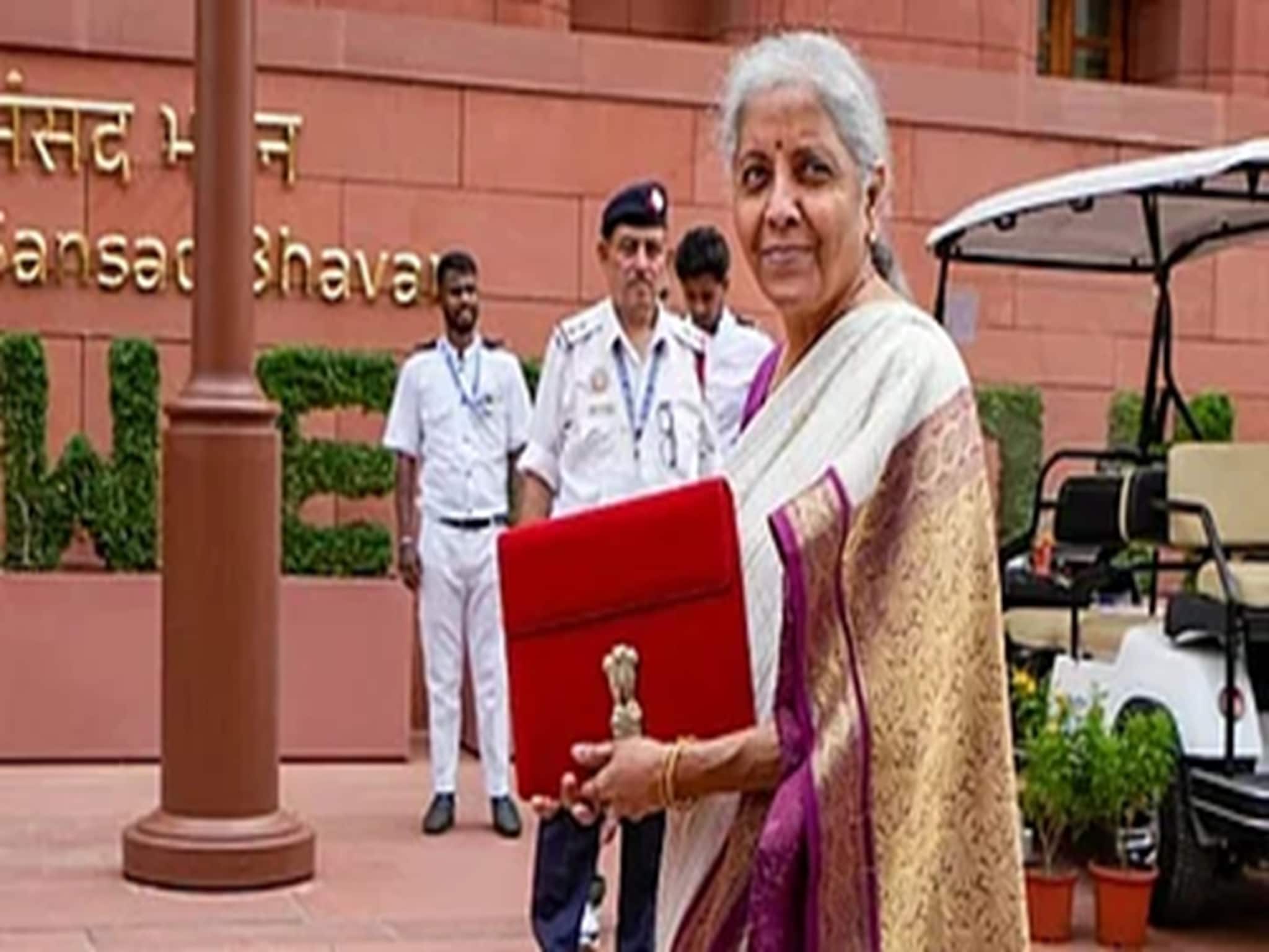 Home Loan থেকে Mutual Fund-এ বিরাট ঘোষণা! কতটা হতে পারে মধ্যবিত্তের স্বপ্নপূরণ?