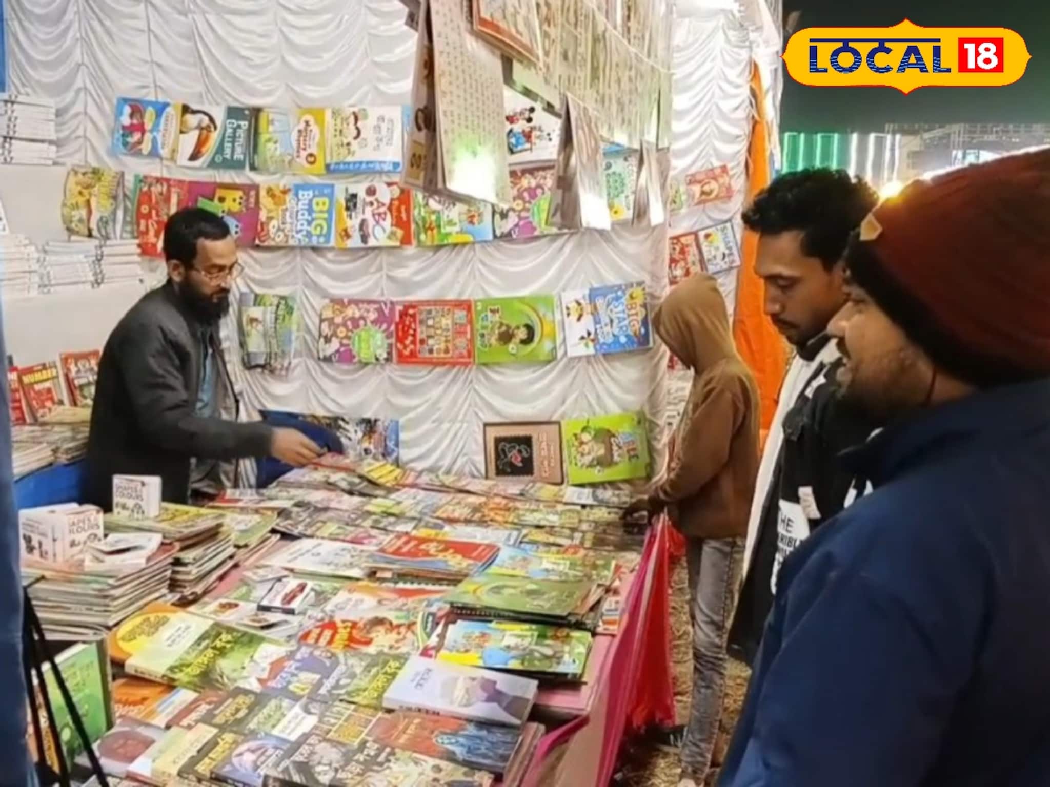 স্মার্টফোনের নেশা কাটাতে মাস্টারস্ট্রোক, মনের মতো বই কিনতে মেলায় দেদার ভিড়