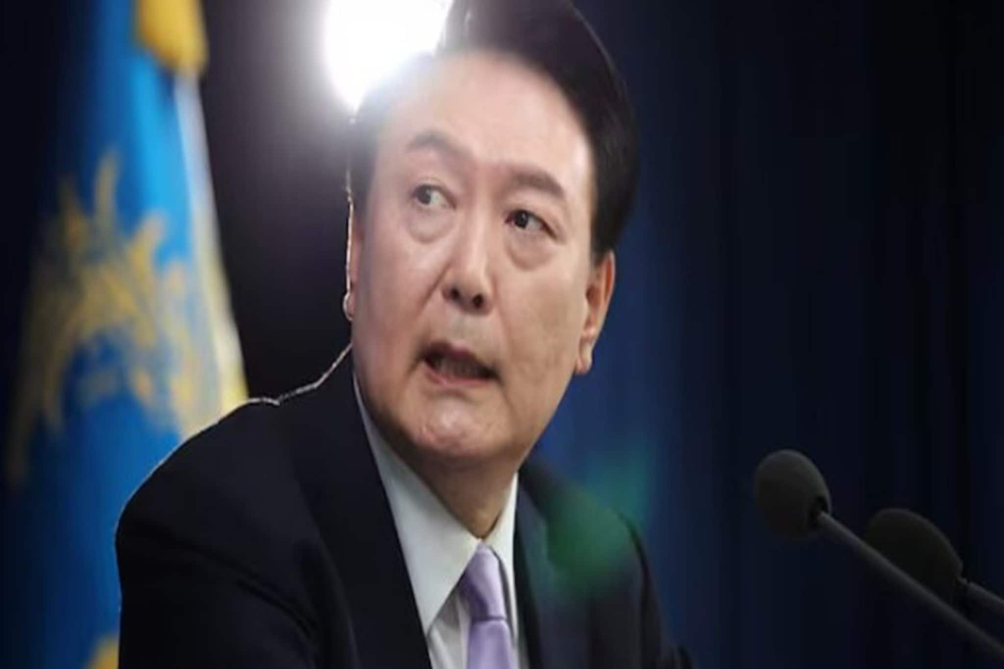 বেনজির ঘটনা দক্ষিণ কোরিয়ায়! প্রাক্তন ক্ষমতাশালী প্রেসিডেন্টের হল পাঁচ বছরের কারাদণ্ড!