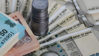 EPFO পারিবারিক পেনশন প্রকল্পের জন্য পরিবারগুলিকে ফর্ম 10D জমা দিতে হবে। প্রভিডেন্ট ফান্ডের অর্থ দাবি করতে ফর্ম 20 প্রয়োজন। EDLI বিমা কভারের জন্য ফর্ম 5IF জমা দিতে হবে। বিশেষজ্ঞরা এই প্রসঙ্গে পরামর্শ দেন যে পূর্ণ সুবিধা পেতে EPFO ​​সিস্টেমে মনোনীত ব্যক্তির বিবরণ এবং পারিবারিক রেকর্ড সঠিকভাবে আপডেট করা উচিত।