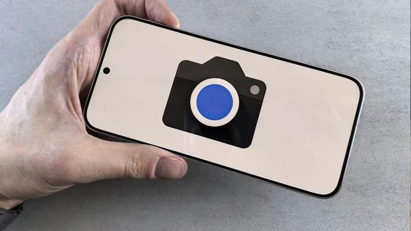 ক্যামেরার কাজ কী? প্রথমত, ছবি তোলা এবং দ্বিতীয়ত, ভিডিও রেকর্ড করা। বেশিরভাগ মানুষ এই উদ্দেশ্যে একটি ভাল ক্যামেরা সহ স্মার্টফোন কিনে থাকেন। কিন্তু অনেকেই জেনে অবাক হতে পারেন যে একটি ফোনের ক্যামেরা কেবল ছবি এবং ভিডিও তোলার বাইরে আরও অনেক উদ্দেশ্যে ব্যবহার করা যেতে পারে। রিমোট পরীক্ষা করা থেকে শুরু করে অনুবাদ, স্ক্যান করা এবং পরিমাপ করা পর্যন্ত মোবাইল ক্যামেরার ৬টি স্মার্ট ব্যবহার সম্পর্কে জেনে নেওয়া যাক। ক্যামেরার কাজ কী? প্রথমত, ছবি তোলা এবং দ্বিতীয়ত, ভিডিও রেকর্ড করা। বেশিরভাগ মানুষ এই উদ্দেশ্যে একটি ভাল ক্যামেরা সহ স্মার্টফোন কিনে থাকেন। কিন্তু অনেকেই জেনে অবাক হতে পারেন যে একটি ফোনের ক্যামেরা কেবল ছবি এবং ভিডিও তোলার বাইরে আরও অনেক উদ্দেশ্যে ব্যবহার করা যেতে পারে। রিমোট পরীক্ষা করা থেকে শুরু করে অনুবাদ, স্ক্যান করা এবং পরিমাপ করা পর্যন্ত মোবাইল ক্যামেরার ৬টি স্মার্ট ব্যবহার সম্পর্কে জেনে নেওয়া যাক।