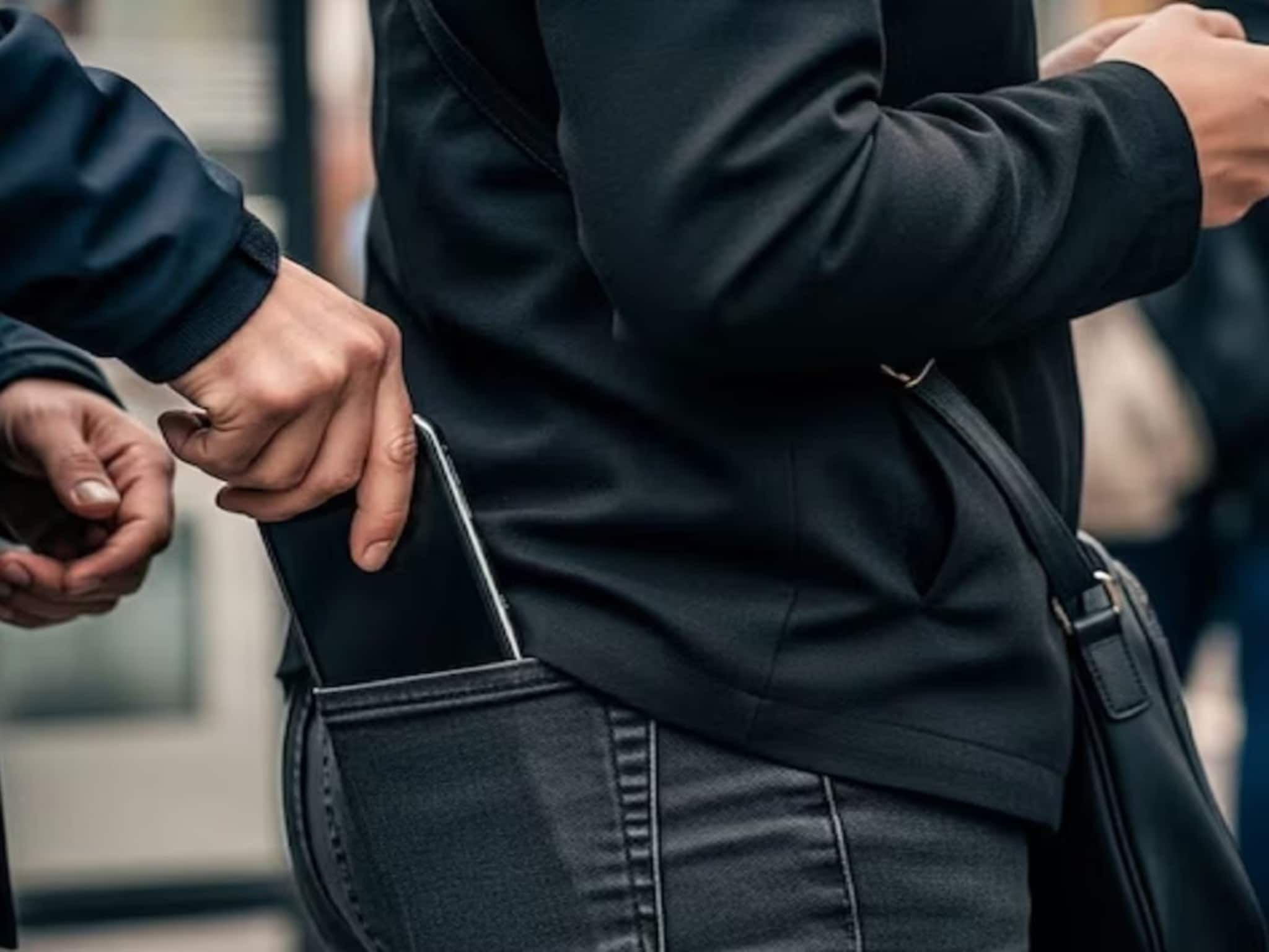 ফোন চুরি হলেও টেনশন নেই! গুগলের নতুন AI ফিচারে লক হয়ে যাবে আপনার স্মার্টফোন ফোন চুরি হলেও টেনশন নেই! গুগলের নতুন AI ফিচারে লক হয়ে যাবে আপনার স্মার্টফোন