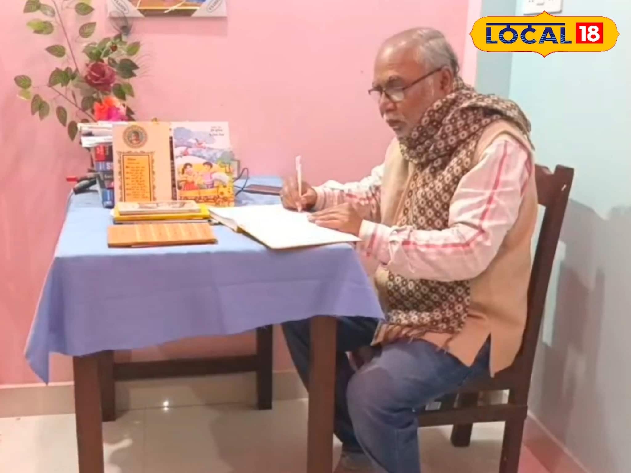 East Medinipur News: ছক বদলে ডিজিটাল যুগে নতুন প্রজন্মকে বই পড়াতে অভিনব আইডিয়া ৬৩ বছরের কবির! দুর্দান্ত প্রয়াস বলছেন অনেকেই