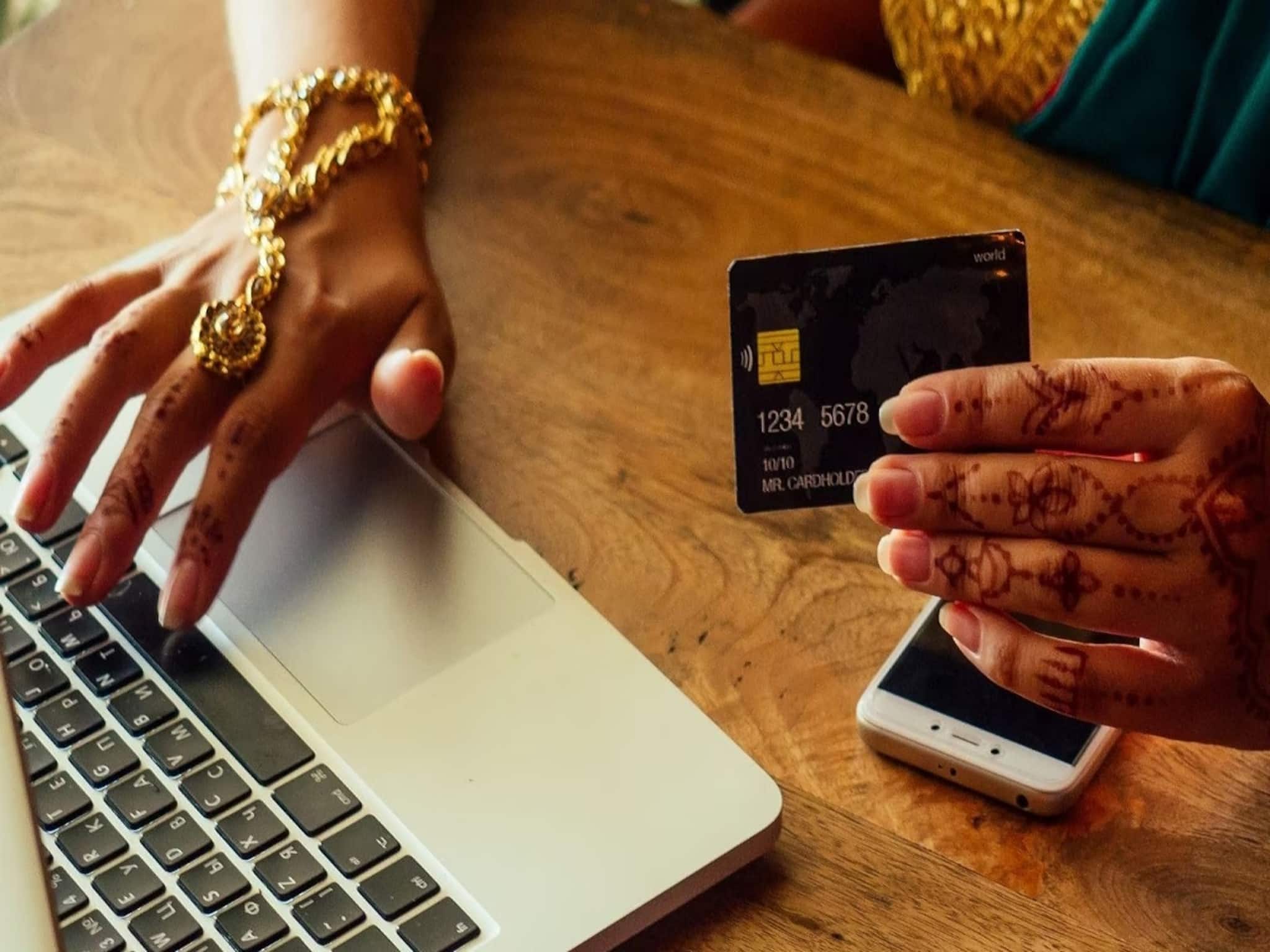 Credit Card কোনও ঋণ নয়, এই ৫ সুবিধা জানলে আপনার দৃষ্টিভঙ্গি বদলে যাবে Credit Card কোনও ঋণ নয়, এই ৫ সুবিধা জানলে আপনার দৃষ্টিভঙ্গি বদলে যাবে