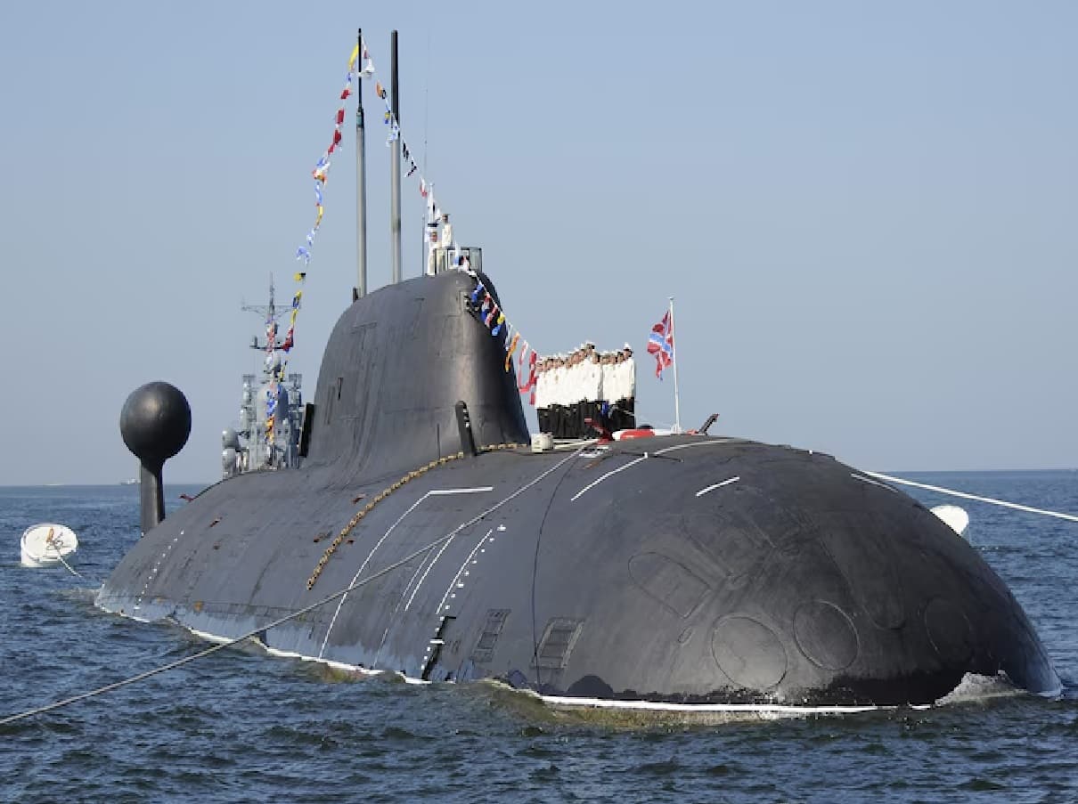 K-222 দ্রুততম পারমাণবিক সাবমেরিন: ক্রুজ ক্ষেপণাস্ত্র ও পারমাণবিক অস্ত্রে সজ্জিত K-222 সাবমেরিনের গতির কাছাকাছি আজও পৌঁছতে পারেনি কোনও সাবমেরিন