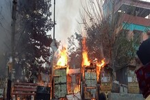 Baghajatin Station Fire: সোমবার সকালে বাঘাযতীন স্টেশনে ভয়াবহ অগ্নিকাণ্ড, দাউদাউ করে জ্বলল দোকান,ব্যাহত হয় ট্রেন চলাচল