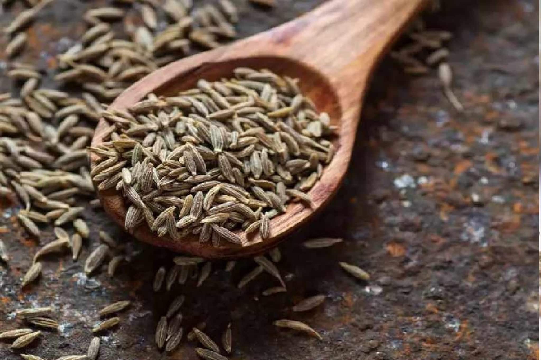 ওজন কমানো থেকে ফুসফুস ভাল রাখা, বছরভর সুস্থ থাকতে রোজের রান্নায় জিরে খাওয়া মাস্ট