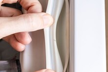 ফ্রিজের দরজার 'রাবার' চিটচিটে কালো...! দূর করার 'পারফেক্ট' কায়দা জানুন! তুড়িতে করুন ঝাঁ-চকচকে, শিখে নিন 'টোটকা'