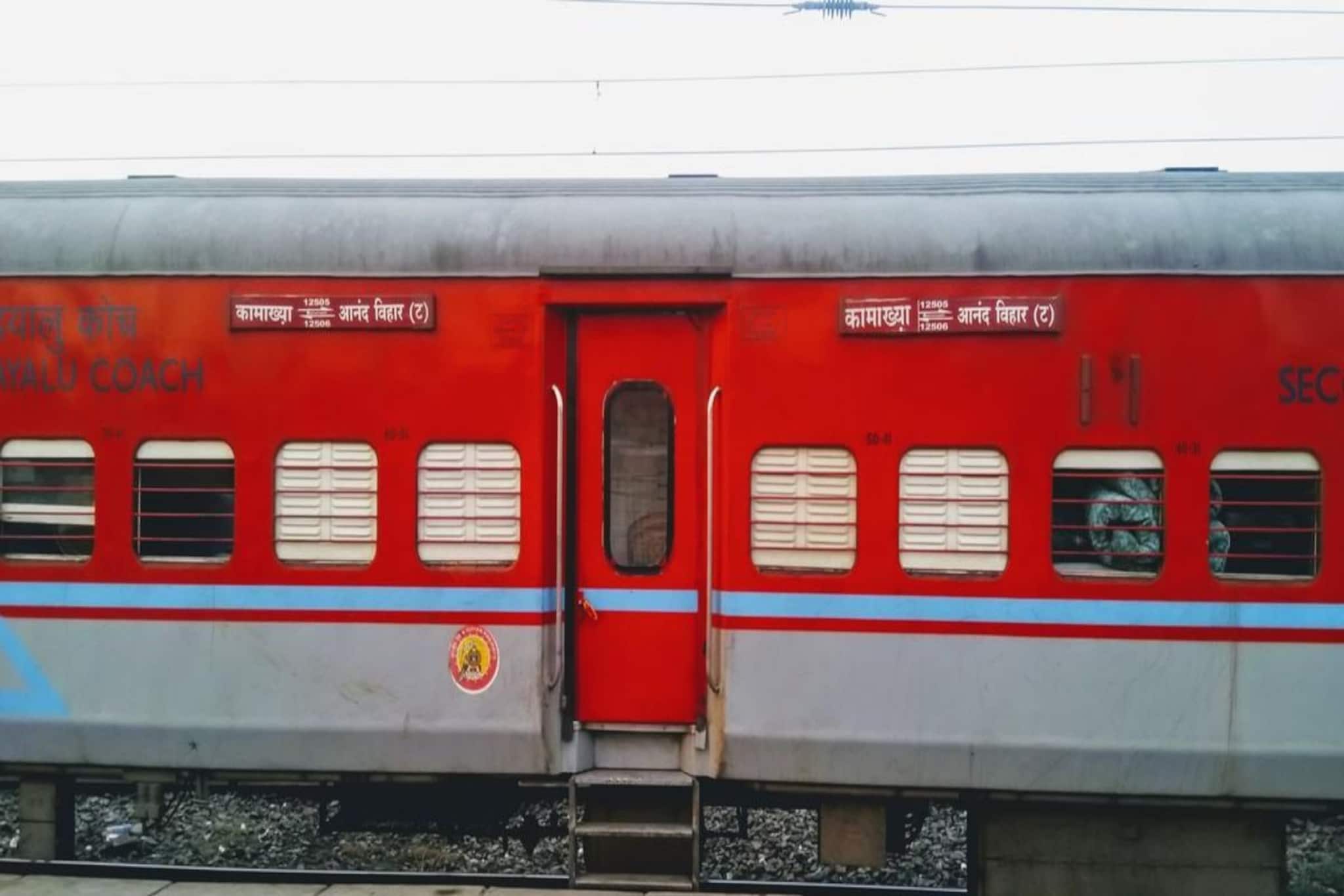 গতি কমে যাচ্ছে কেন দূরপাল্লার ট্রেনে..? আসল 'কারণ' প্রকাশ্যে আনল পূর্ব রেলের হাওড়া ডিভিশন