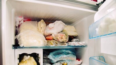 ফ্রিজ টিপস, ডিপ ফ্রিজ, বরফ, টেকনিশিয়ান, টেকনিক, ফ্রিজ, ডিপ ফ্রিজে, চাই চাই বরফ, বরফে ঠাসাঠাসি, ফ্রিজের ফ্রিজারে, মিনিটে সারিয়ে ফেলুন, টেকনিশিয়ান, শিখে নিন ম্যাজিক ট্রিক, ফ্রিজে বরফ, ডিপ ফ্রিজে বরফ, পাহাড়ের মতো বরফ, ফ্রিজে বরফের পাহাড়, বরফের মতো পাহাড়, ডিপ ফ্রিজ, ফ্রিজ, ফ্রিজে বরফ, এভারেস্টের চুড়োর মতো বরফ, বরফের পাহাড়, সিঙ্গল ডোর ফ্রিজে বরফ, ডিপ ফ্রিজারে বরফ জমে সমস্যা, বরফে ঠাসা ফ্রিজ, ফ্রিজ, রেফ্রিজারেটর, সিঙ্গল ডোর ফ্রিজ, ফ্রিজে বরফের পাহাড়, ফ্রিজ ঠান্ডা হচ্ছে না, ফ্রিজে কেন বরফ জমে যায়, ফ্রিজের ফ্রিজারে বরফ জমা কী করে কমাবেন, হেয়ার ড্রায়ার, গরম জলের বাটি, গরম তোয়ালে, গরম জল,  ফ্রিজের বরফ কমানোর দুর্দান্ত সহজ টিপস, গরম কালে ফ্রিজ কততে চালাবেন, গরমকাল, ফ্রিজের থার্মোস্ট্যাট, গরমে ফ্রিজ ঠান্ডা না হওয়ার সমস্যা, গরমকাল, গরমে ফ্রিজ ঠান্ডা না হলে কী করবেন, কী ভাবে ফ্রিজ ঠান্ডা করা হয়, সিঙ্গল ডোর ফ্রিজ, ডিপ ফ্রিজার, ডিপ ফ্রিজারে বরফের স্তূপ, ডিপ ফ্রিজারে বরফের পাহাড়, ফ্রিজ কী ভাবে চালালে বিদ্যুৎ সাশ্রয় হবে, ফ্রিজ গরমে কী নম্বরে রাখবেন, ফ্রিজের বরফ জমে যায় কেন, ফ্রিজের ফ্রিজারে বরফ জমে গেলে কী করবেন, ফ্রিজ ব্যবহারের নিয়ম