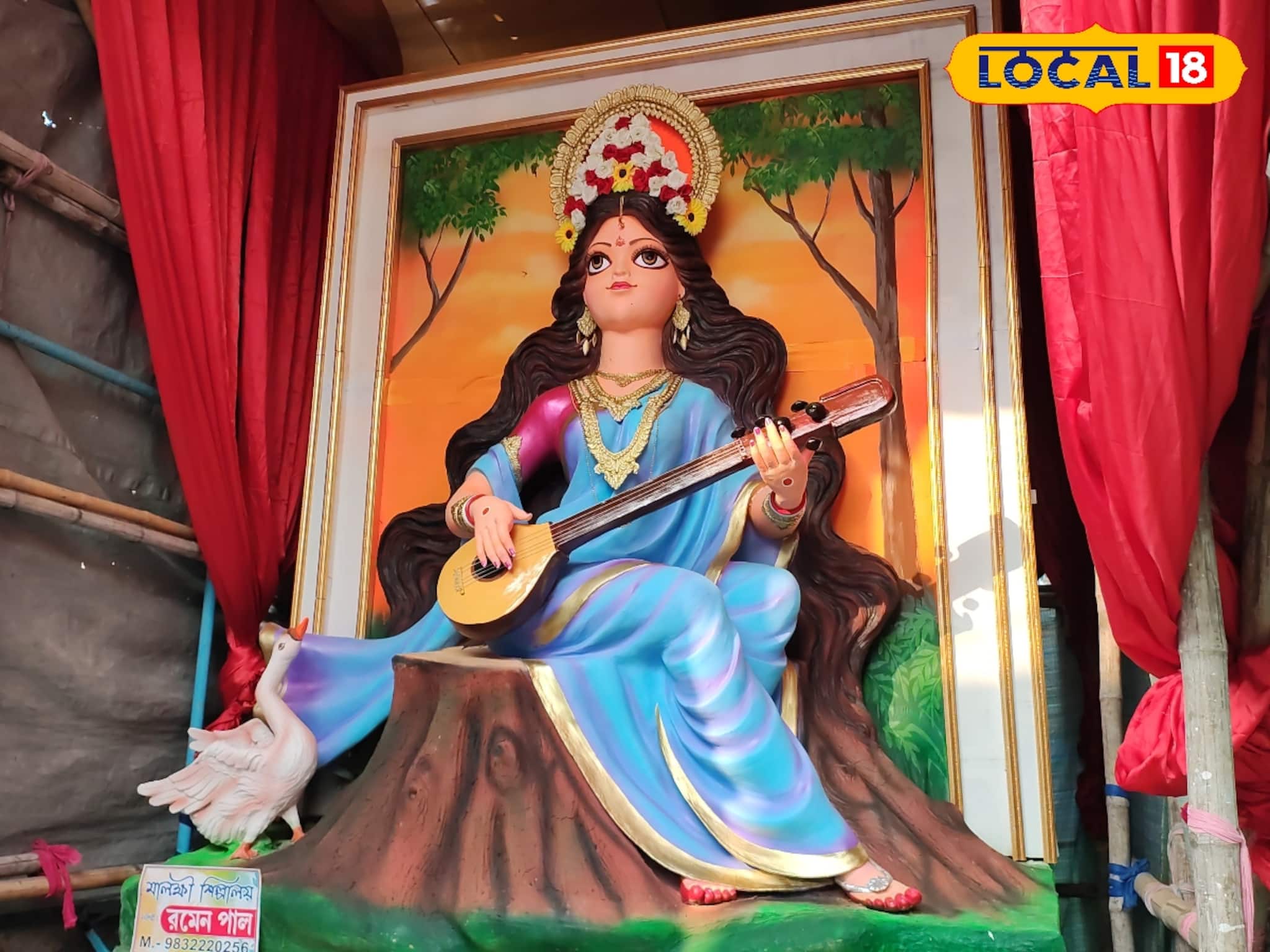 দেখে মনে হবে দেওয়ালে টাঙানো ছবি! মিষ্টি ফ্রেমে সাড়ে ১২ ফুটের বিশাল সরস্বতী মূর্তি নবদ্বীপে