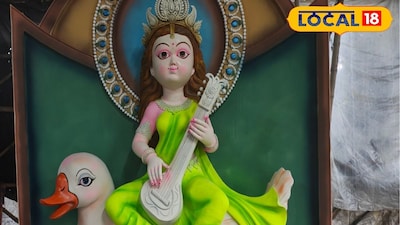 ভিন্ন আদলের সরস্বতী মূর্তি