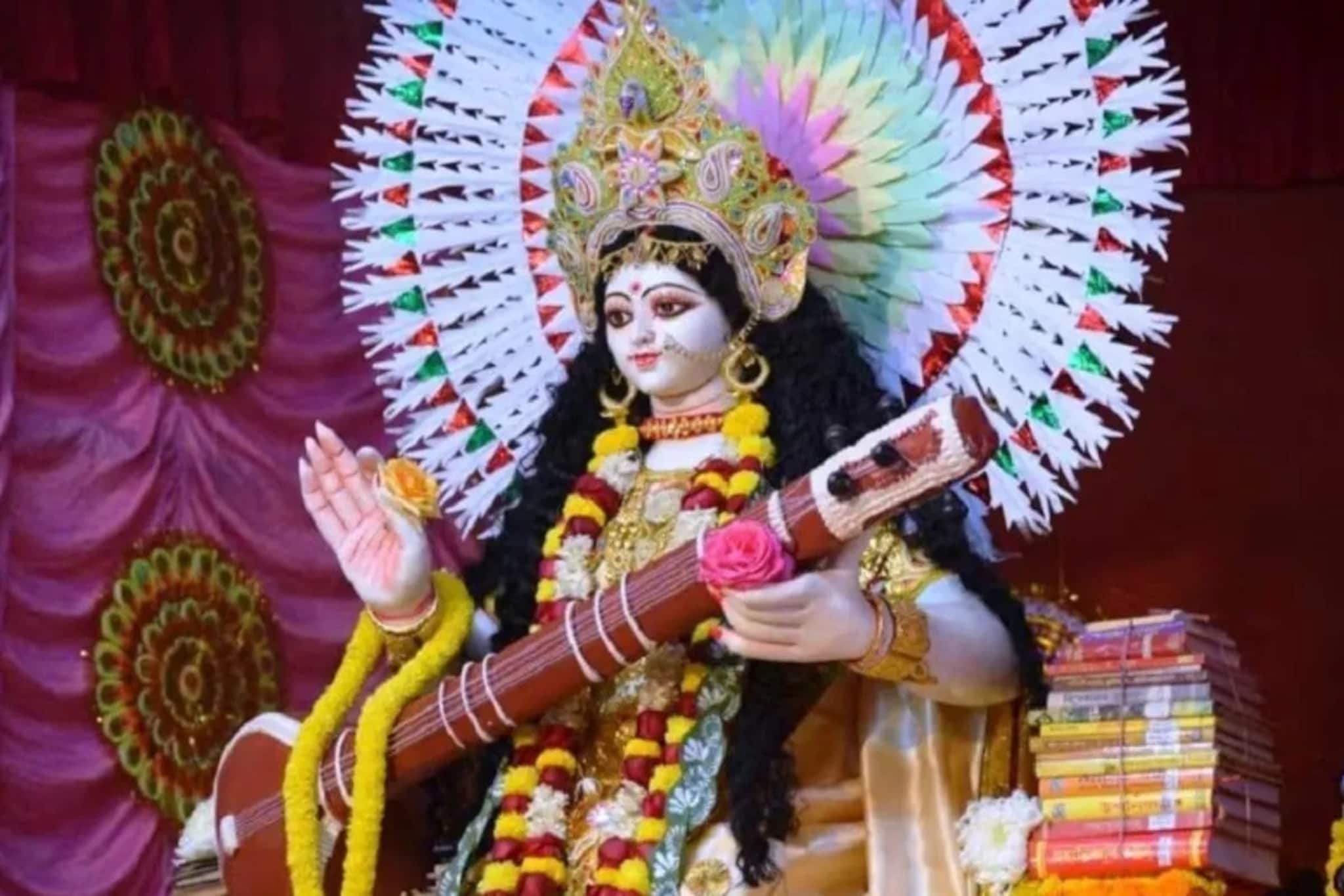 সরস্বতী পুজোর দিন ভুলেও খাবেন না একটি বিশেষ ফল ও সবজি! অভাবে চৌচির কপাল