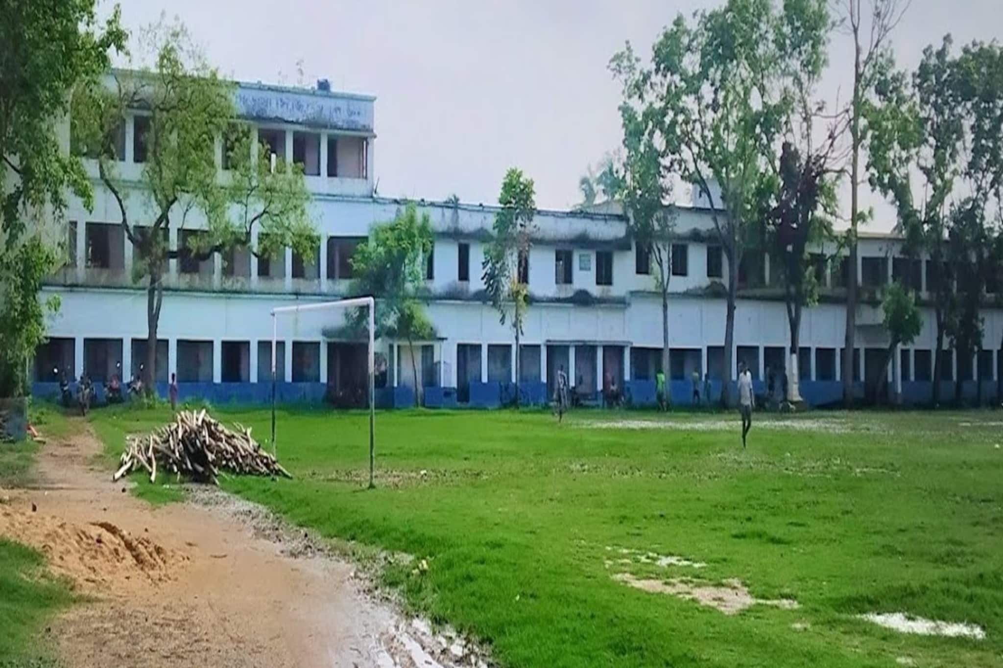 মাধ্যমিক পরীক্ষার্থীকে ব্যাপক মারধর, ফাটিয়ে দেওয়া হল মাথা! ভয়ঙ্কর কাণ্ড ঘটাল সহপাঠী মাধ্যমিক পরীক্ষার্থীকে ব্যাপক মারধর, ফাটিয়ে দেওয়া হল মাথা! ভয়ঙ্কর কাণ্ড ঘটাল সহপাঠী