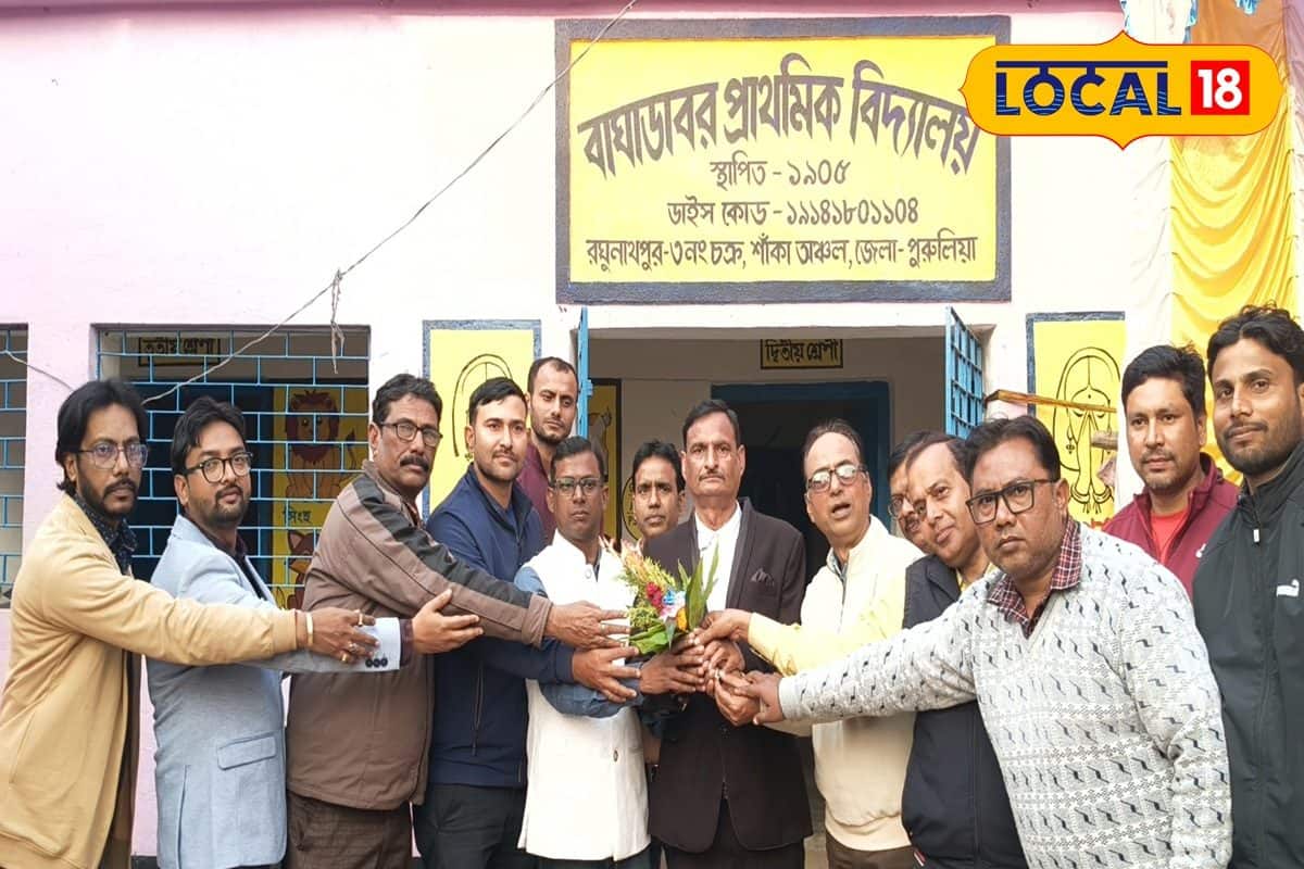 https://images.news18.com/static-bengali/uploads/2026/01/school-teacher-retirement-2026-01-a9dbb93a5758e47095491b7bd0f5053e-3x2.jpg