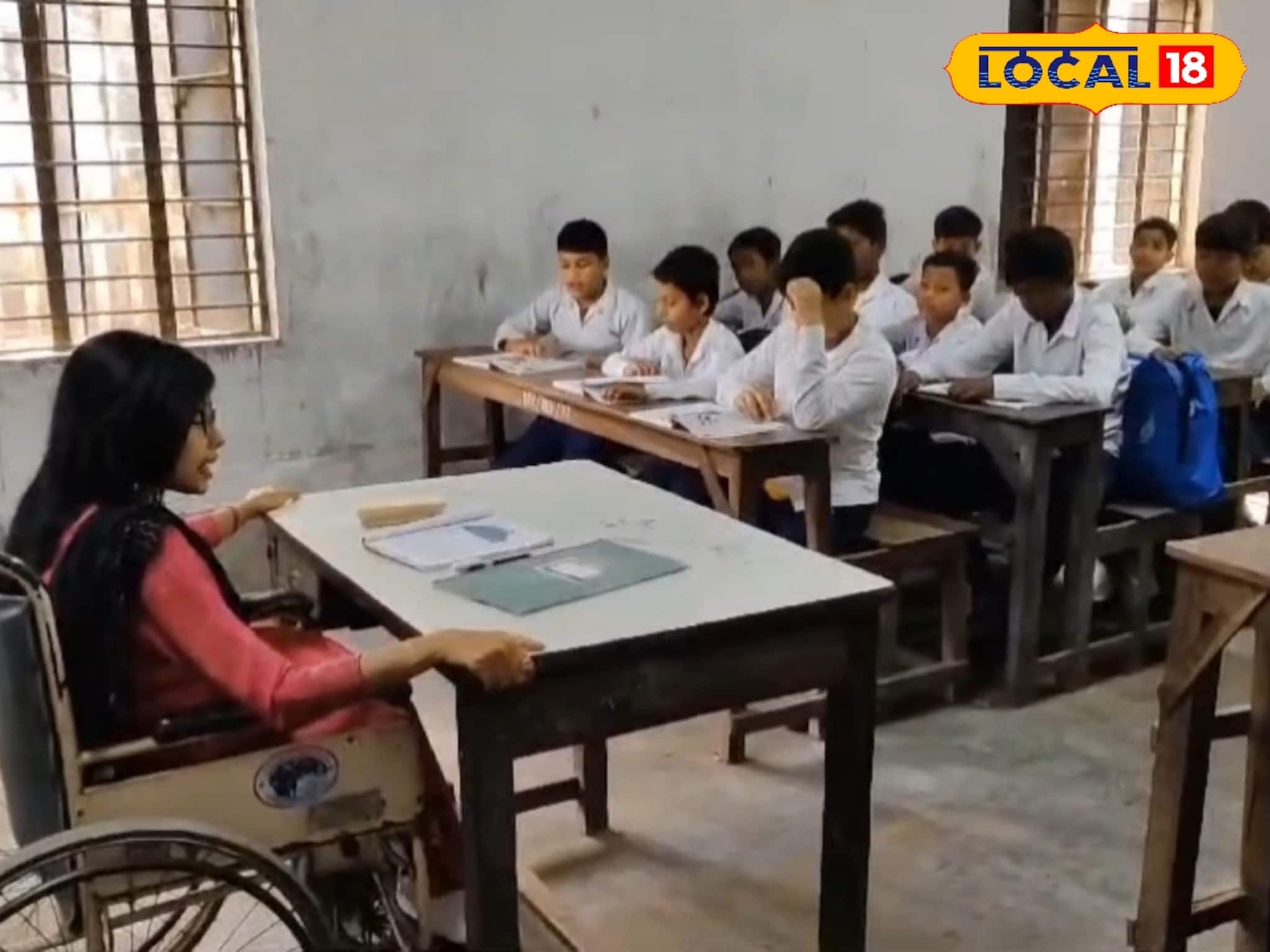 হুইল চেয়ারে ভর করেই উচ্চমাধ্যমিকে নজিরবিহীন রেজাল্ট, বিশ বছরের সফল শিক্ষিকা স্বরূপা হুইল চেয়ারে ভর করেই উচ্চমাধ্যমিকে নজিরবিহীন রেজাল্ট, বিশ বছরের সফল শিক্ষিকা স্বরূপা