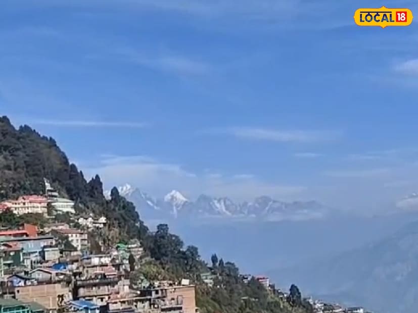 মাঘ মাসের শুরু থেকেই দুর্বল হয়েছে শীতের স্পেল। উত্তরবঙ্গের সমতল এলাকাগুলিতে কিছুটা বেড়েছে তাপমাত্রা। তবে পাহাড়ি এলাকায় কনকনে শীত উপভোগ করছেন মানুষ। একইসঙ্গে দার্জিলিংয়ে হালকা তুষারপাতের সম্ভাবনার কথাও জানিয়েছে হাওয়া অফিস। (ছবি ও তথ্য - পার্থ প্রতিম সরকার) মাঘ মাসের শুরু থেকেই দুর্বল হয়েছে শীতের স্পেল। উত্তরবঙ্গের সমতল এলাকাগুলিতে কিছুটা বেড়েছে তাপমাত্রা। তবে পাহাড়ি এলাকায় কনকনে শীত উপভোগ করছেন মানুষ। একইসঙ্গে দার্জিলিংয়ে হালকা তুষারপাতের সম্ভাবনার কথাও জানিয়েছে হাওয়া অফিস। (ছবি ও তথ্য - পার্থ প্রতিম সরকার)