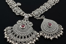 থামতেই চাইছে না রুপোর দামে উর্ধ্বগতি, দেখে নিন কী কী কারণ প্রভাবিত করছে দামকে