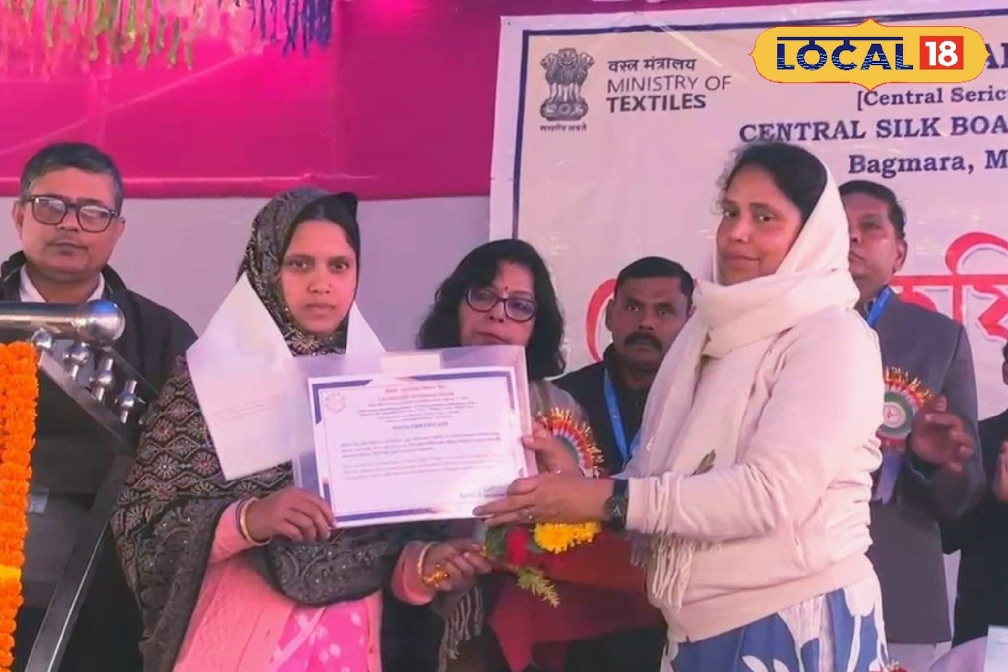 ফিরছে সিল্কের সু-দিন! উন্নতমানের রেশম গুটি উৎপাদন করে পুরস্কৃত হলেন মালদহের ৬ রেশম চাষি