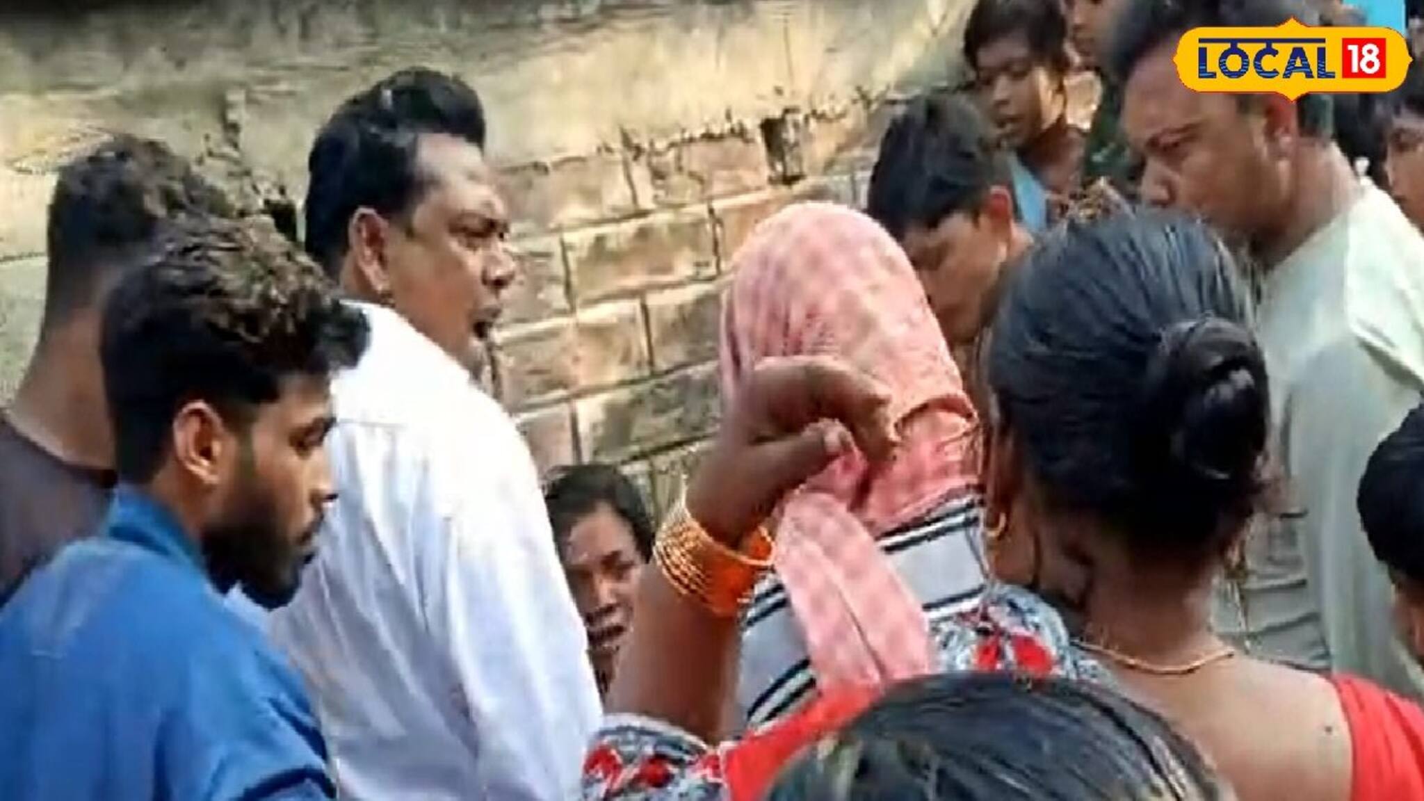 South 24 Parganas News: বছর দুয়েকের শিশু নিয়ে পালাতে গিয়ে হাতেনাতে ধরা, মহিলাকে গাছে বেঁধে উত্তম-মধ্যম দিল স্থানীয়রা