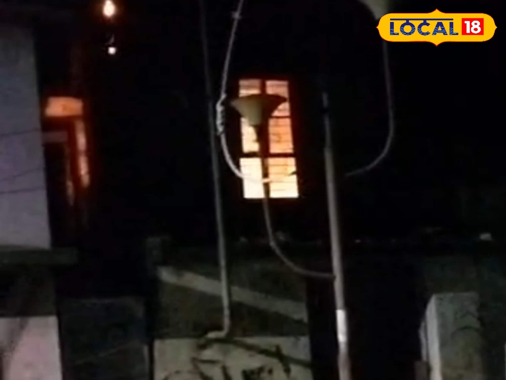 বিকট শব্দে কেঁপে উঠল, সিলিন্ডার বিস্ফোরণে ছাই হয়ে গেল আস্ত বাড়ি! দিশেহারা গোটা পরিবার বিকট শব্দে কেঁপে উঠল, সিলিন্ডার বিস্ফোরণে ছাই হয়ে গেল আস্ত বাড়ি! দিশেহারা গোটা পরিবার