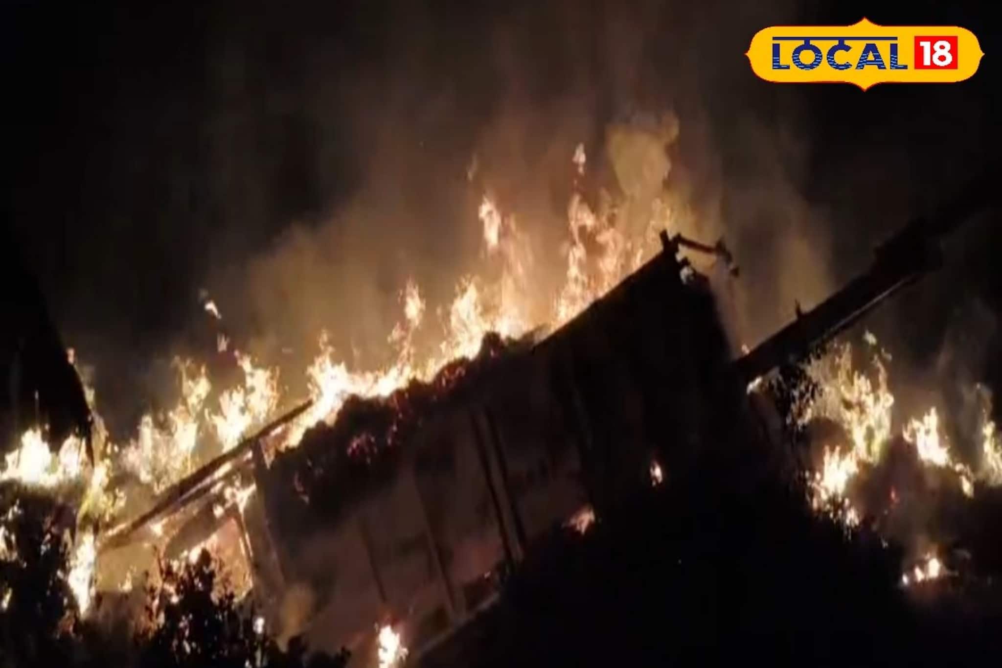 খড়বোঝাই গাড়িতে দাউদাউ করে আগুন, মথুরাপুরে ভয়াবহ দৃশ্য! বাঁচতে ফিল্মি কায়দায় লাফ চালকের