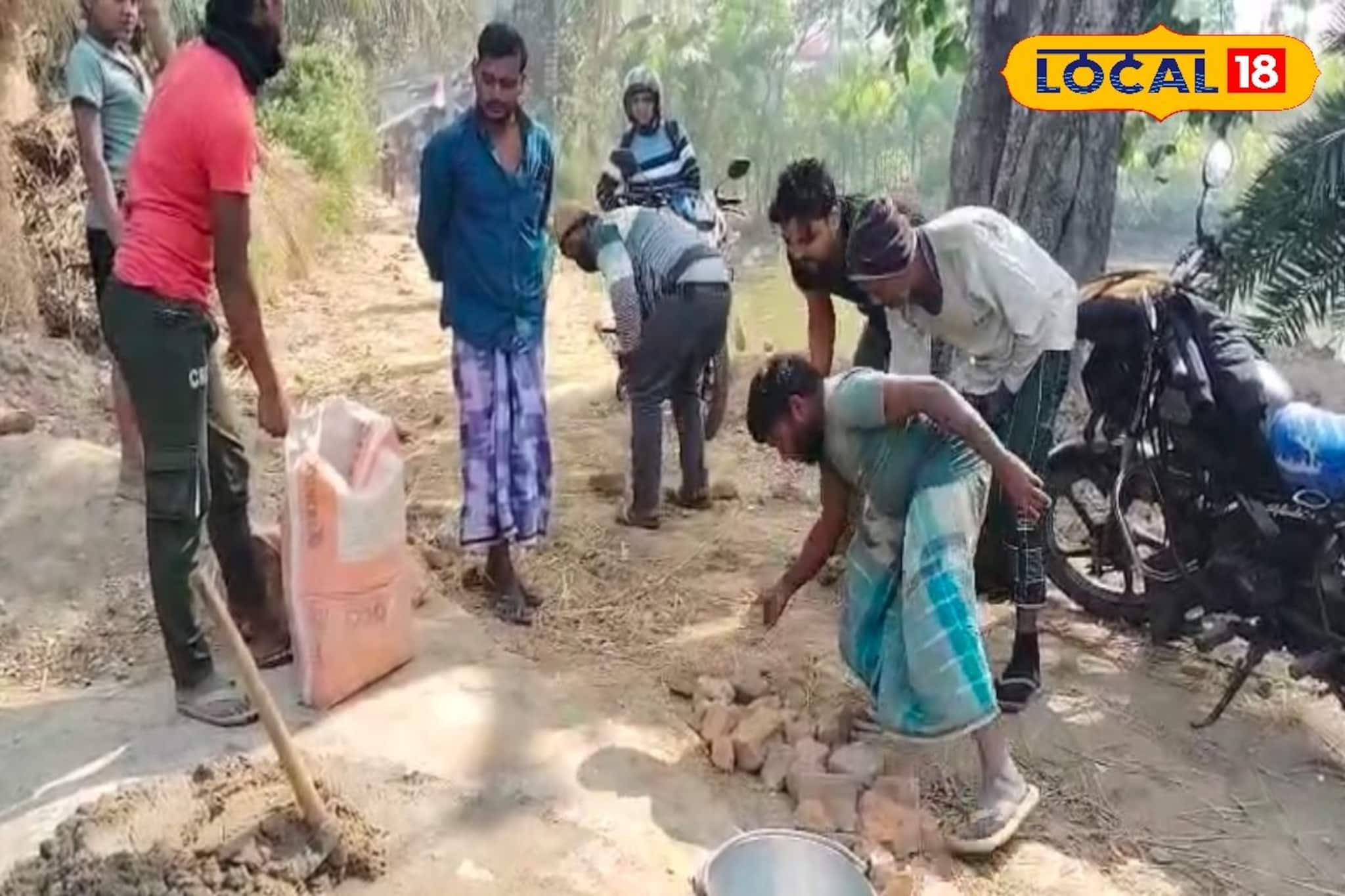 মিথ্যে প্রতিশ্রুতিতে আর ভরসা নেই, চাঁদা তুলে রাস্তা মেরামতে নামলেন গ্রামবাসীরা