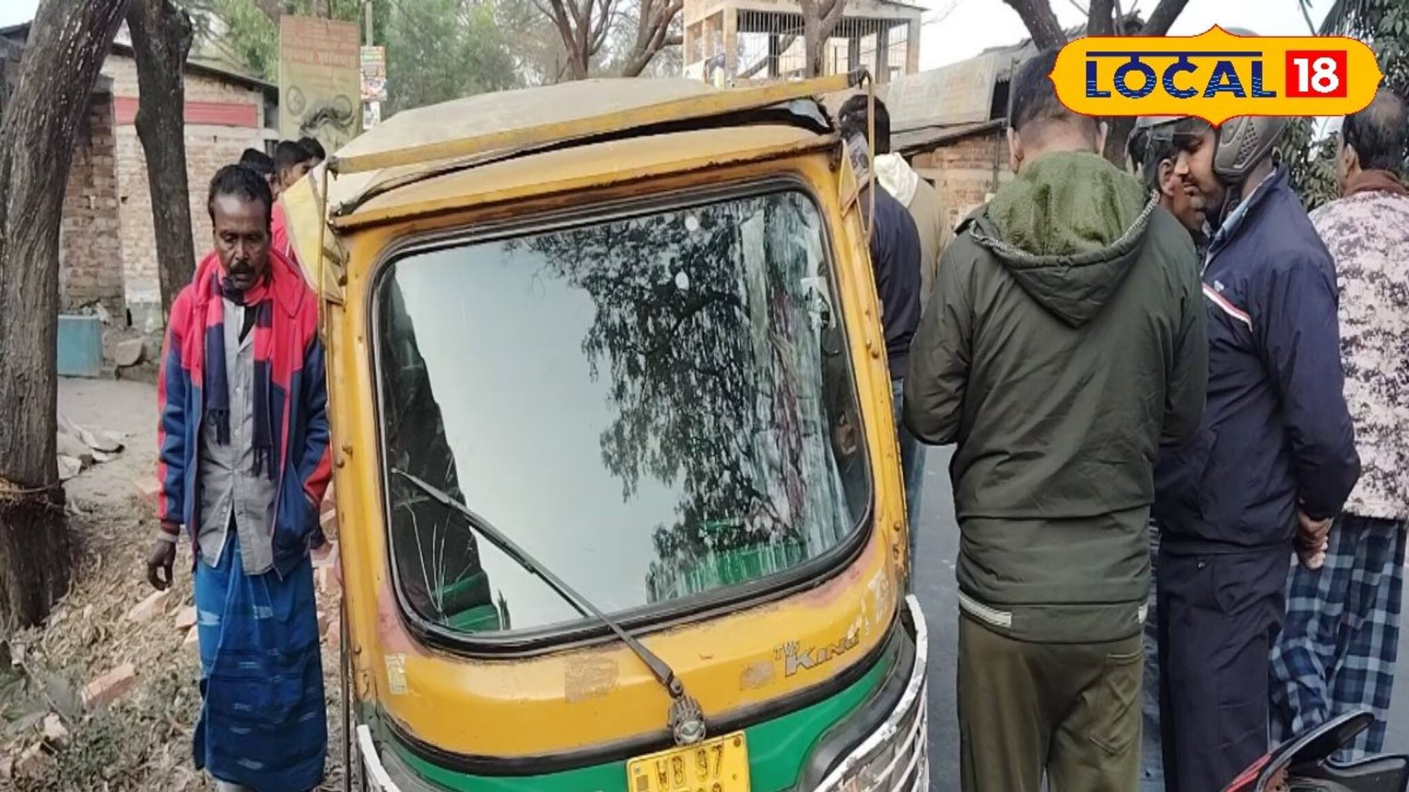 অবলা প্রাণ বাঁচাতে গিয়ে নিজের জীবনটাই দিয়ে দিলেন অটোচালক, এক নিমেষে সব তছনছ