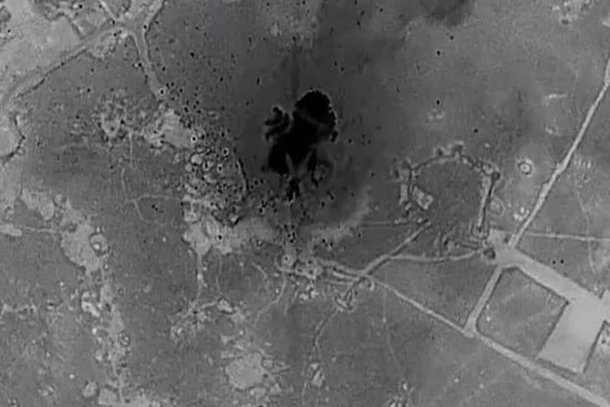 এবার সিরিয়ায় ভয়াবহ হামলা চালাল আমেরিকা, লক্ষ্য আইএস! তিন মার্কিন নাগরিকের মৃত্যুর বদলা এবার সিরিয়ায় ভয়াবহ হামলা চালাল আমেরিকা, লক্ষ্য আইএস! তিন মার্কিন নাগরিকের মৃত্যুর বদলা