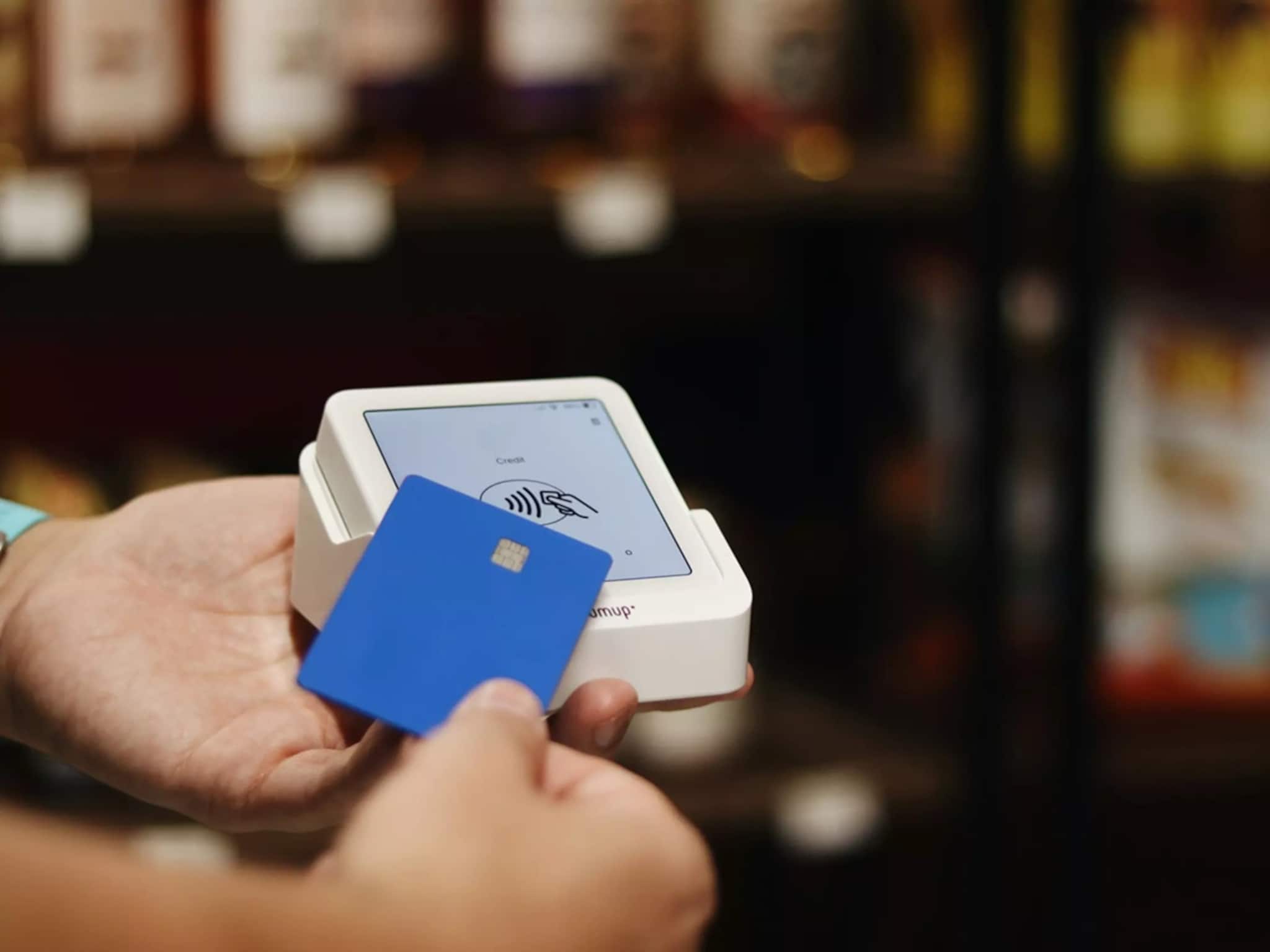 ভ্রমণে ট্যাপ-টু-পে ব্যবহার করেন? পর্যটকদের ক্রেডিট কার্ড থেকে টাকা চুরির নতুন ডিজিটাল ফাঁদ