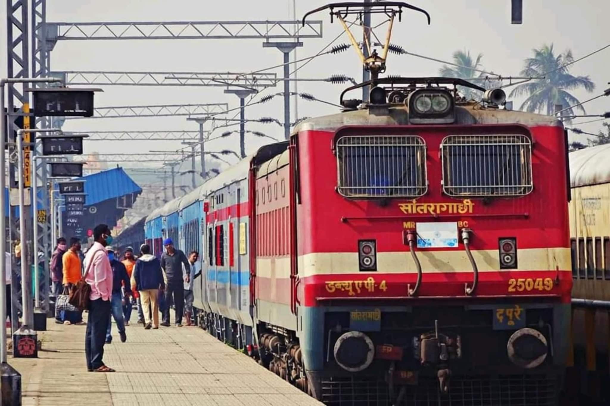 ওৎ পেতে ছিল পুলিশ, ট্রেন থেকে নামতেই ঘিরে ধরল যুবককে! রবিবার দুপুরে জলপাইগুড়ি রোড স্টেশনে