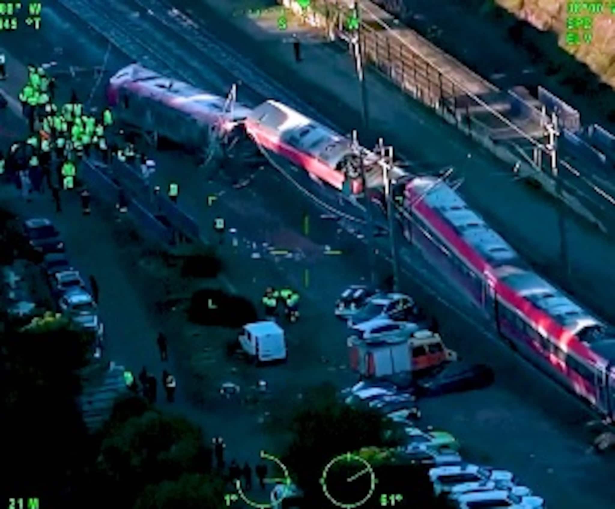 Viral Video: স্পেনে দুই দ্রুতগামী ট্রেনের মুখোমুখি সংঘর্ষ! এখন পর্যন্ত নিহতের সংখ্যা বেড়ে ৩৯, আহত শতাধিক!