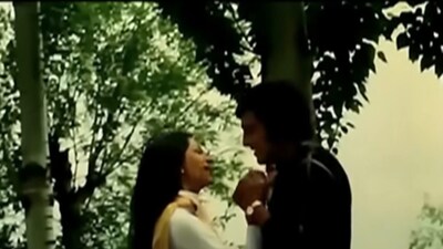 Vinod Khanna, Simi Garewal's Iconic Romance in "Waada Karle Sajna" Still Charms After 52 Years