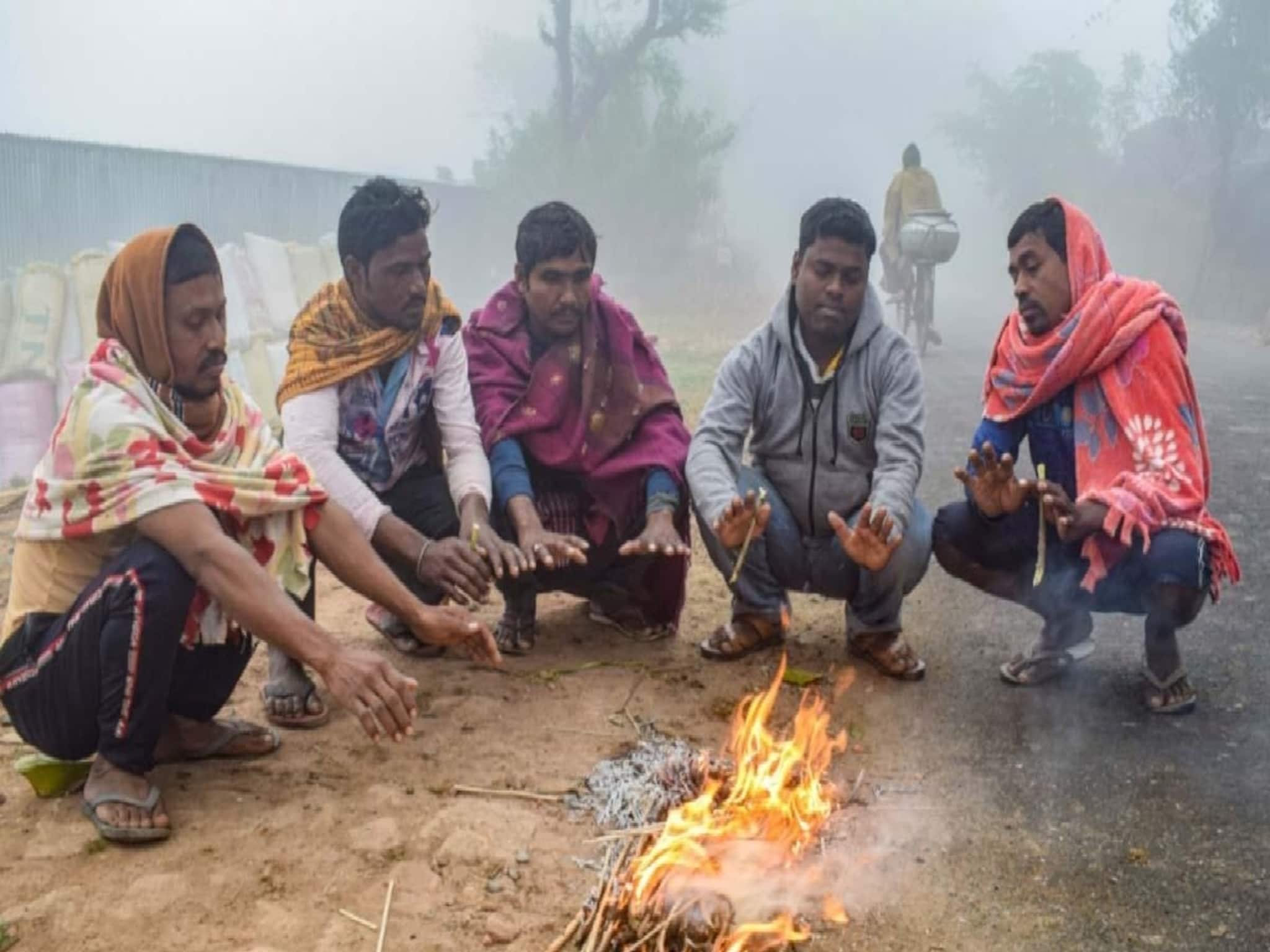 দক্ষিণবঙ্গের ২ জেলায় শৈত্যপ্রবাহ,উত্তরেও হাড়কাপানো ঠান্ডা! কেমন থাকবে আবহাওয়া,দেখুন ভিডিও দক্ষিণবঙ্গের ২ জেলায় শৈত্যপ্রবাহ,উত্তরেও হাড়কাপানো ঠান্ডা! কেমন থাকবে আবহাওয়া,দেখুন ভিডিও