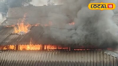 জ্বলছে বাড়ি