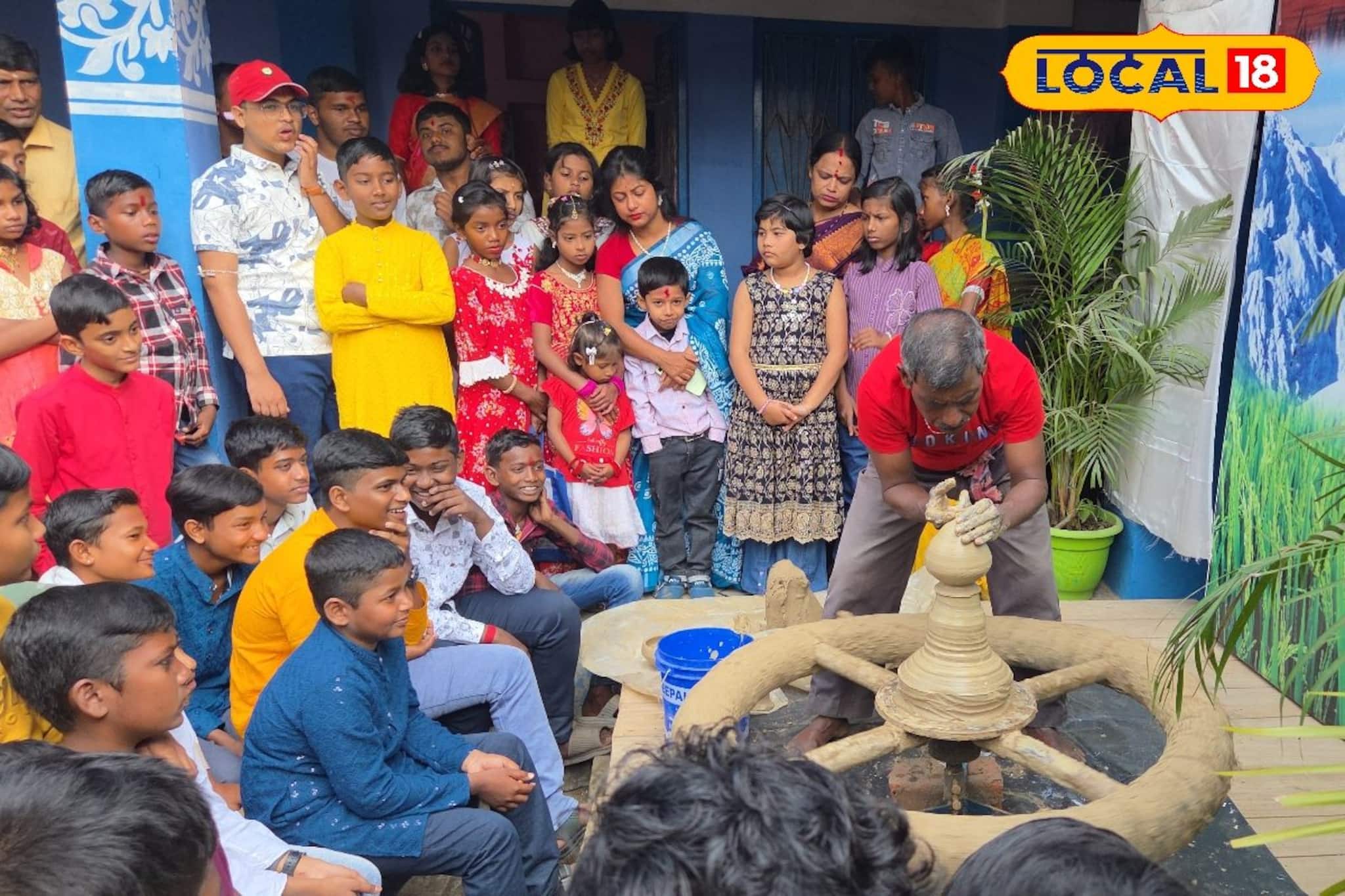 কাদা-মাটি দিয়েই ভাগ্য বদলের পাঠ, সরস্বতী পুজোয় নতুন বিদ্যায় হাতেখড়ি! চমক দাঁতনের স্কুলে