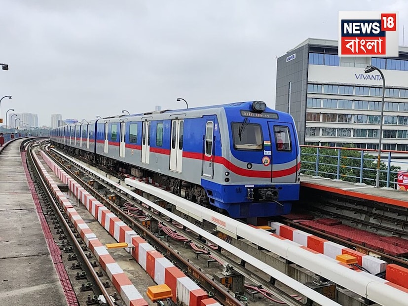 জানুয়ারি মাস৷ শীতের মরসুম৷ আর বাঙালির কাছে শীতের মরসুম মানেই ঘুরে বেড়ানোর মরসুম৷ এই সময়টায় গ্রামাঞ্চল, শহরতলি থেকে কলকাতা বেড়াতে আসেন বহু মানুষ৷ এবার সেই ছুটি আর ভ্রমণপ্রিয় বাঙালির কথা ভেবে প্রতি রবিবার বিশেষে সুবিধা করে দিল কলকাতা মেট্রো৷ জানুয়ারি মাস৷ শীতের মরসুম৷ আর বাঙালির কাছে শীতের মরসুম মানেই ঘুরে বেড়ানোর মরসুম৷ এই সময়টায় গ্রামাঞ্চল, শহরতলি থেকে কলকাতা বেড়াতে আসেন বহু মানুষ৷ এবার সেই ছুটি আর ভ্রমণপ্রিয় বাঙালির কথা ভেবে প্রতি রবিবার বিশেষে সুবিধা করে দিল কলকাতা মেট্রো৷