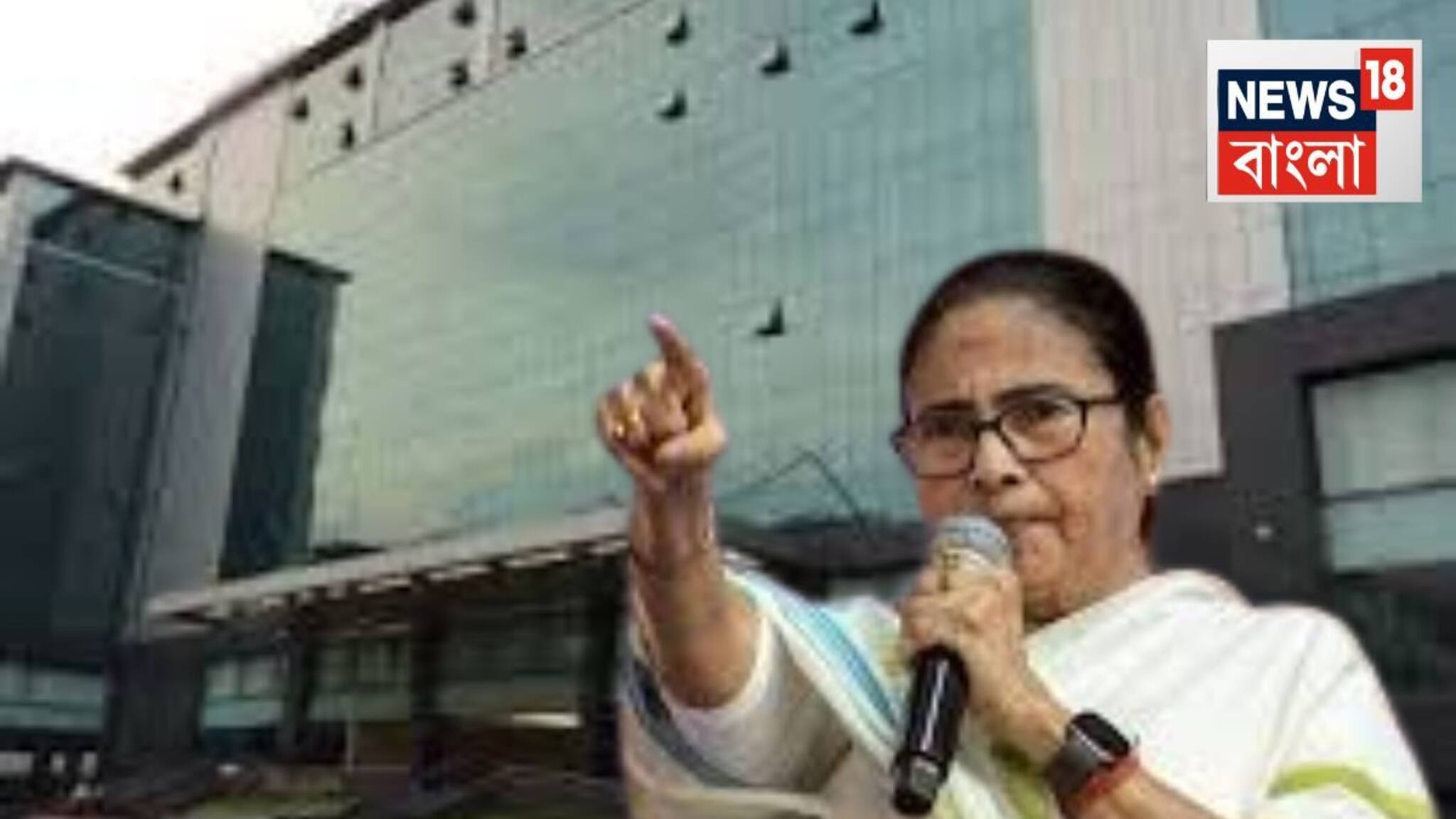 Mamata Banerjee at IPAC: IPAC অফিসে ইডির তল্লাশি ঘিরে উত্তেজনা, সেক্টর ফাইভে পৌঁছলেন মমতা