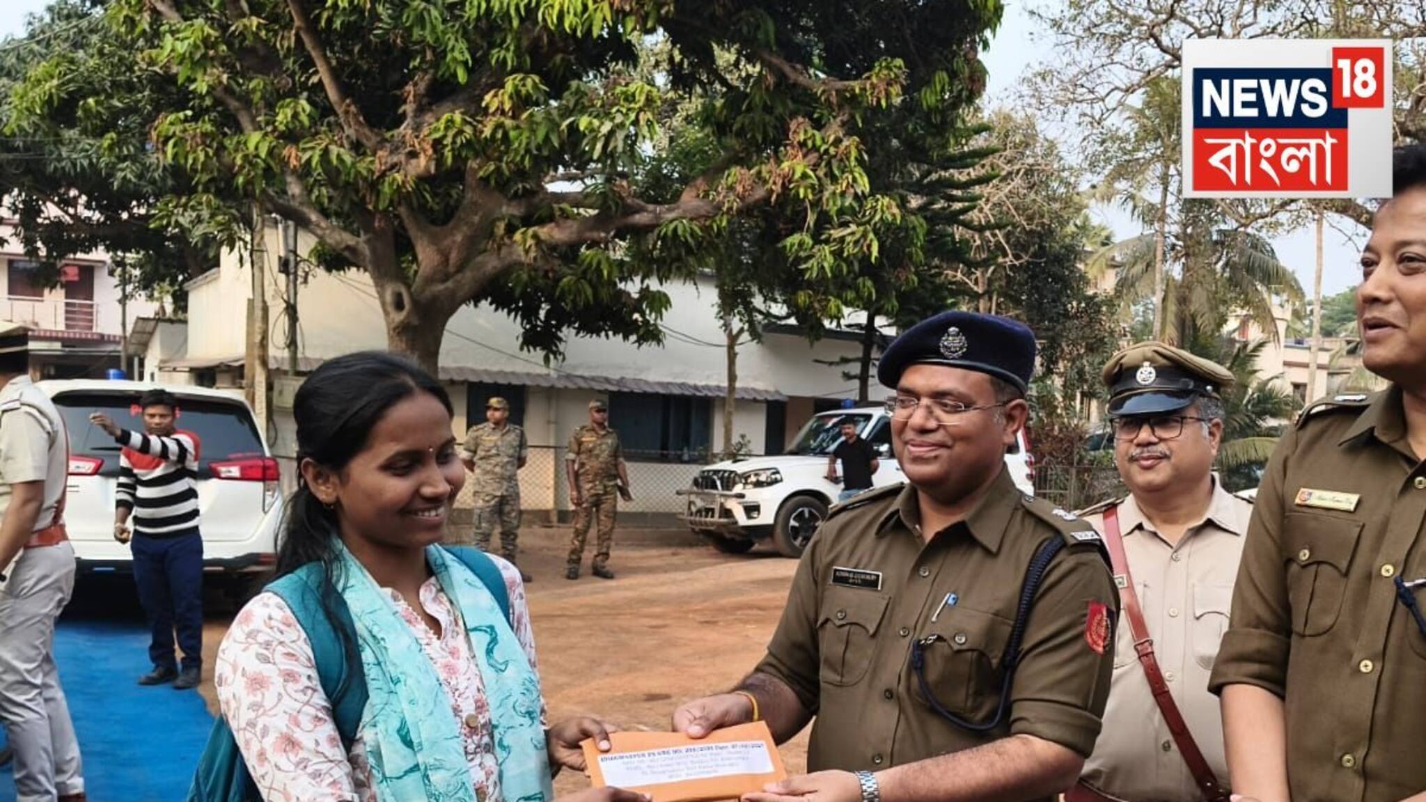 East Medinipur: পুলিশ সুপারের হাত থেকে সরাসরি...মোবাইল! সকলেরই মুখে চওড়া হাসি, বিরাট সাফল্য