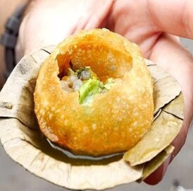 আনলিমিটেড ফুচকা খেতে চান? মাত্র ১০০ টাকায় সবাই মিলে খেয়ে নিন পেট ভরে ফুচকা, আর কী চাই!