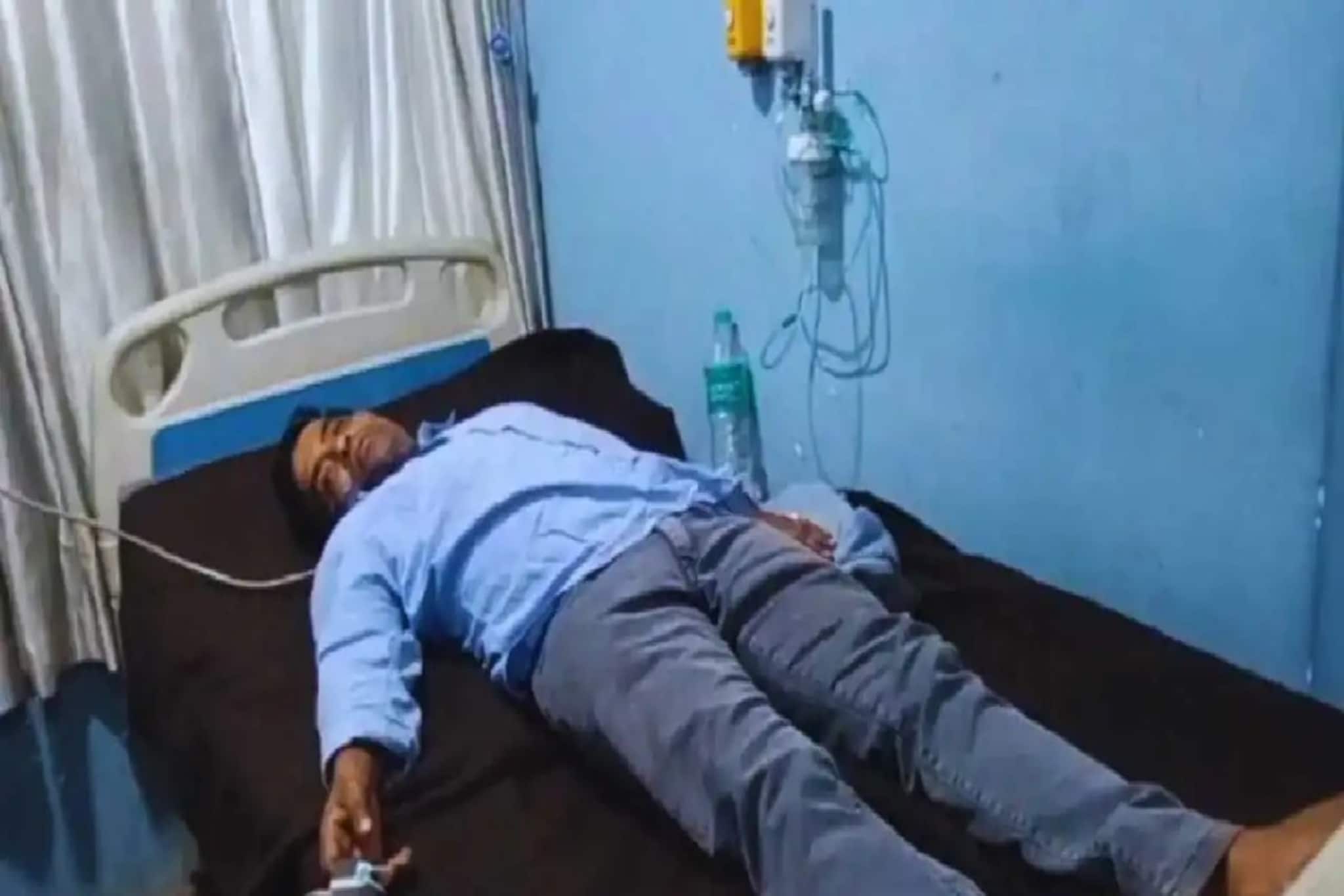 মাধ্যমিক পরীক্ষার হলে স্কুল পরিদর্শককে পেটালেন শিক্ষকরা, নার্সিংহোমে ভরতি আক্রান্ত! কোথায়?