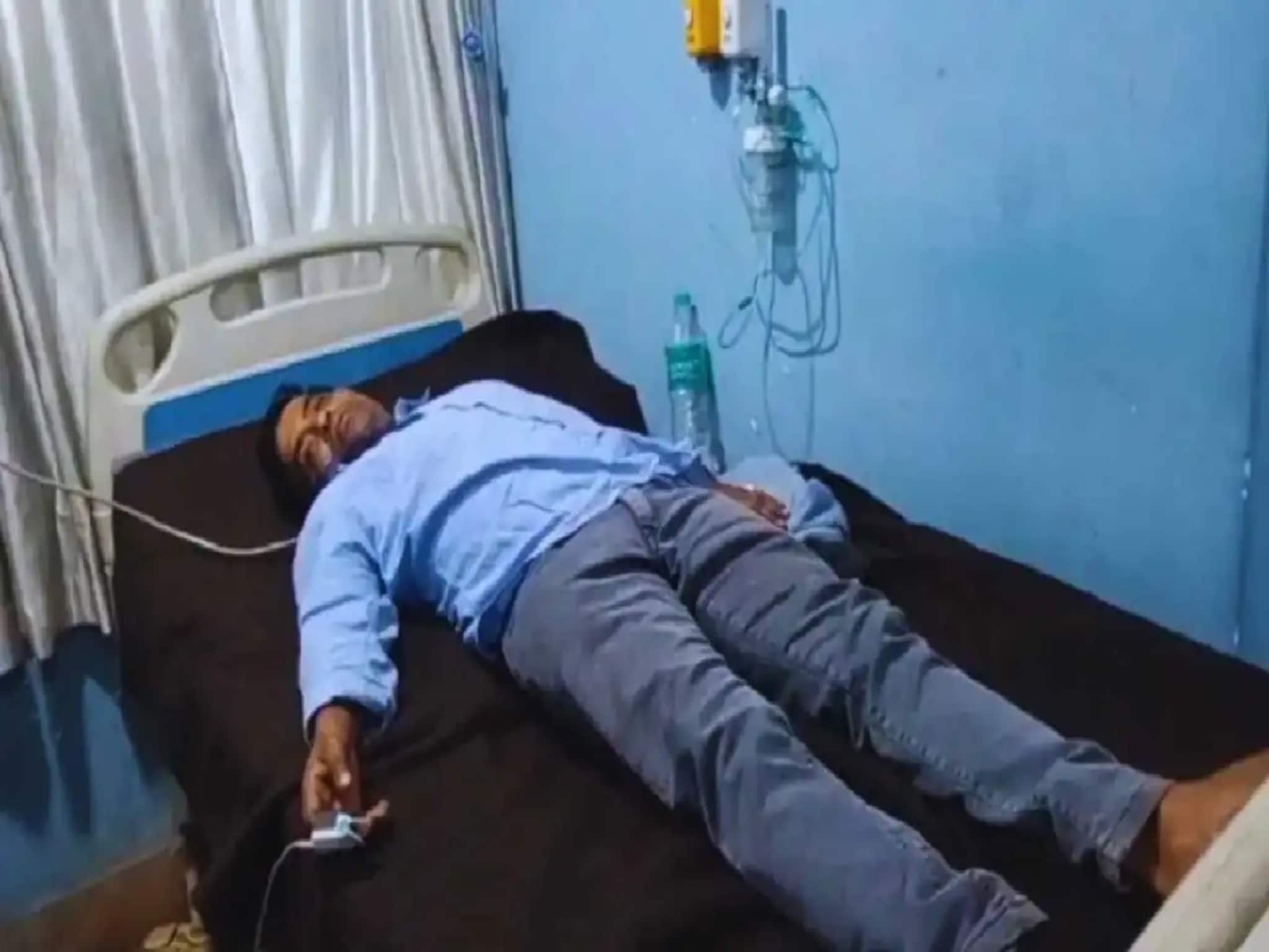 মাধ্যমিক পরীক্ষার হলে স্কুল পরিদর্শককে পেটালেন শিক্ষকরা, নার্সিংহোমে ভরতি আক্রান্ত! কোথায়?