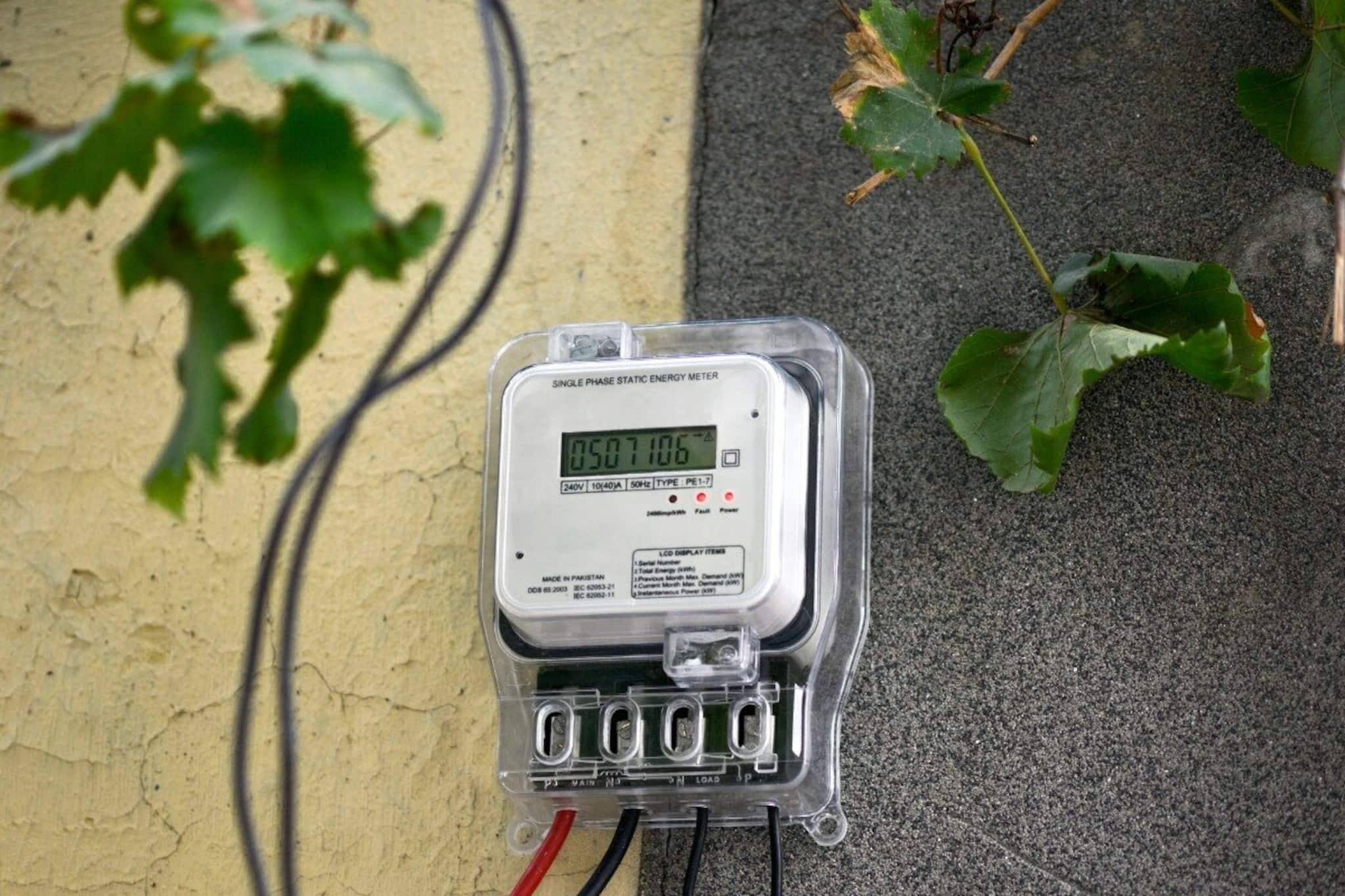 দিনভর বাড়িতে চালান এসি, টিভি, ফ্রিজ, গিজার সব! ১ টাকাও ইলেক্ট্রিক বিল আসবে না, ট্রিক জানুন