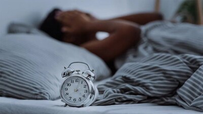 रात 3 बजे अचानक नींद क्यों खुल जाती है? जानें इसके पीछे के रहस्यमय कारण.