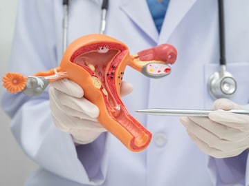 HPV টিকা নেওয়ার আদর্শ বয়স কত? সার্ভাইকল ক্যানসার প্রতিরোধে এই টিকা কতটা কার্যকর? জানুন HPV টিকা নেওয়ার আদর্শ বয়স কত? সার্ভাইকল ক্যানসার প্রতিরোধে এই টিকা কতটা কার্যকর? জানুন