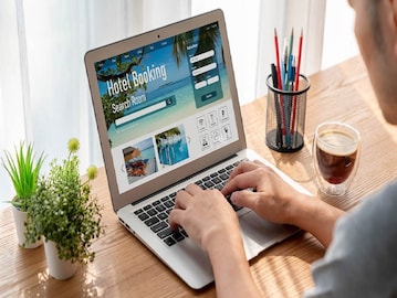 অনলাইনে হোটেল বুক করার আগে যে ৮ বিষয় খতিয়ে দেখতেই হবে, নইলে অ্যাকাউন্ট সেকেন্ডে ফাঁকা