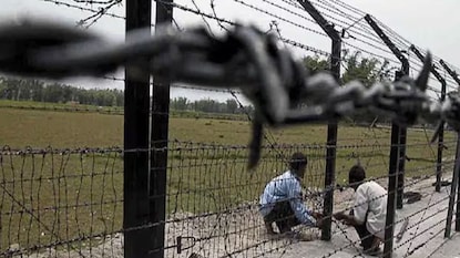 নদিয়ার হাঁসখালীতে পুলিশের বড় সাফল্য! গ্রেফতার বাংলাদেশি অনুপ্রবেশকারী ও ভারতীয় দালাল নদিয়ার হাঁসখালীতে পুলিশের বড় সাফল্য! গ্রেফতার বাংলাদেশি অনুপ্রবেশকারী ও ভারতীয় দালাল