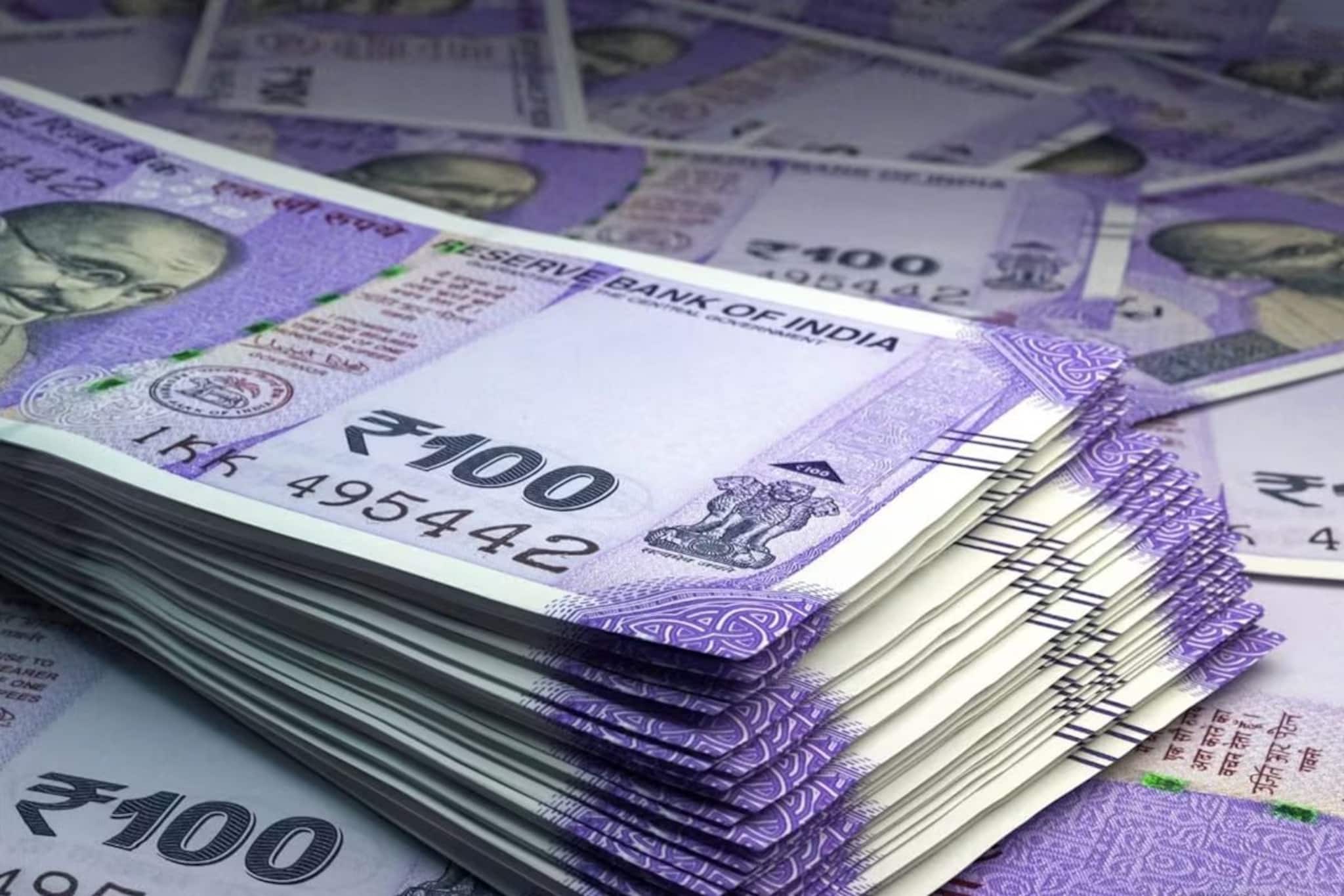 প্রতি মাসে ৫,০০০ টাকা বিনিয়োগ করলে PPF না কি SIP, কোনটি ১৫ বছরে বেশি তহবিল তৈরি করতে পারে