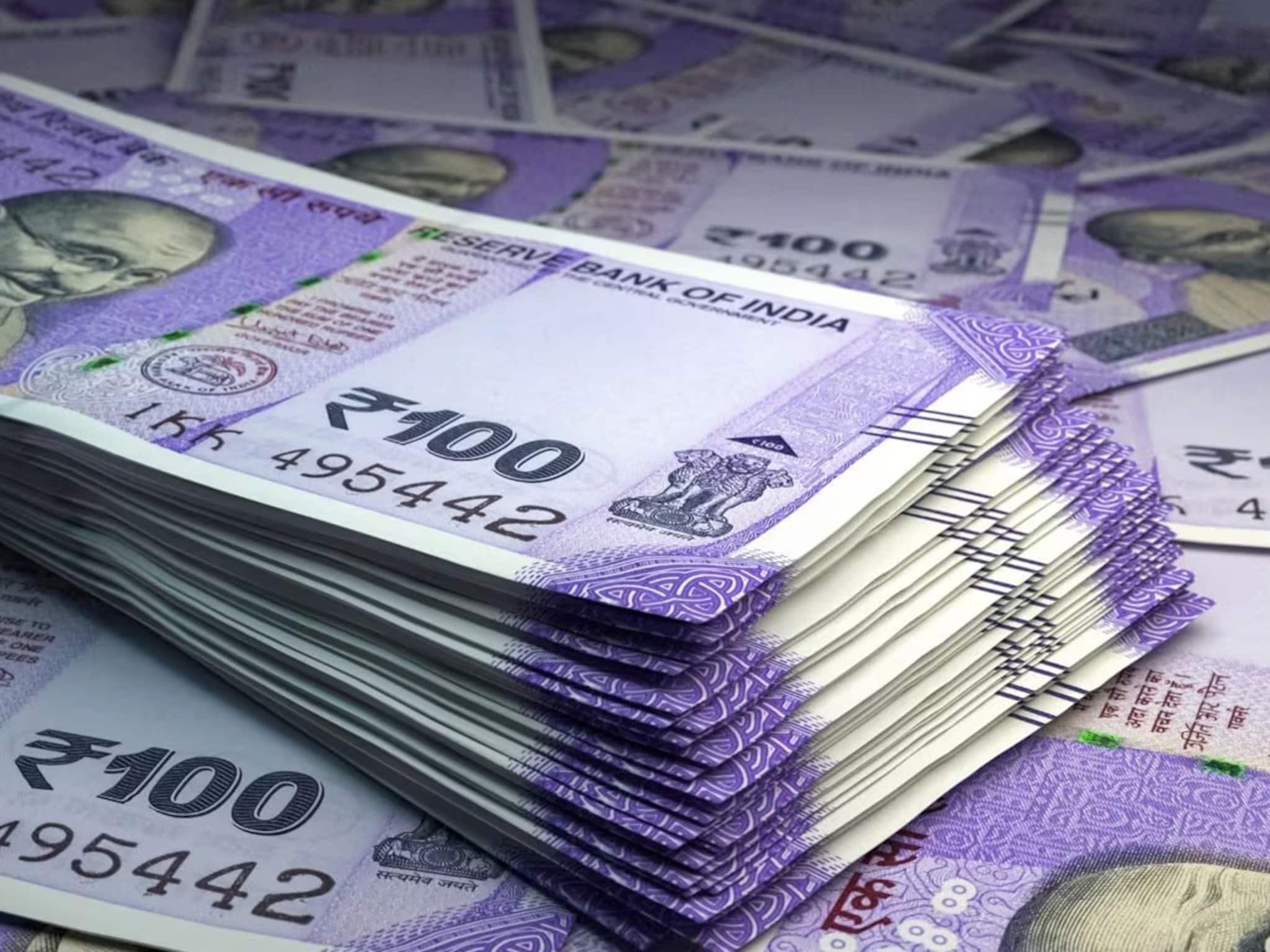 প্রতি মাসে ৫,০০০ টাকা বিনিয়োগ করলে PPF না কি SIP, কোনটি ১৫ বছরে বেশি তহবিল তৈরি করতে পারে